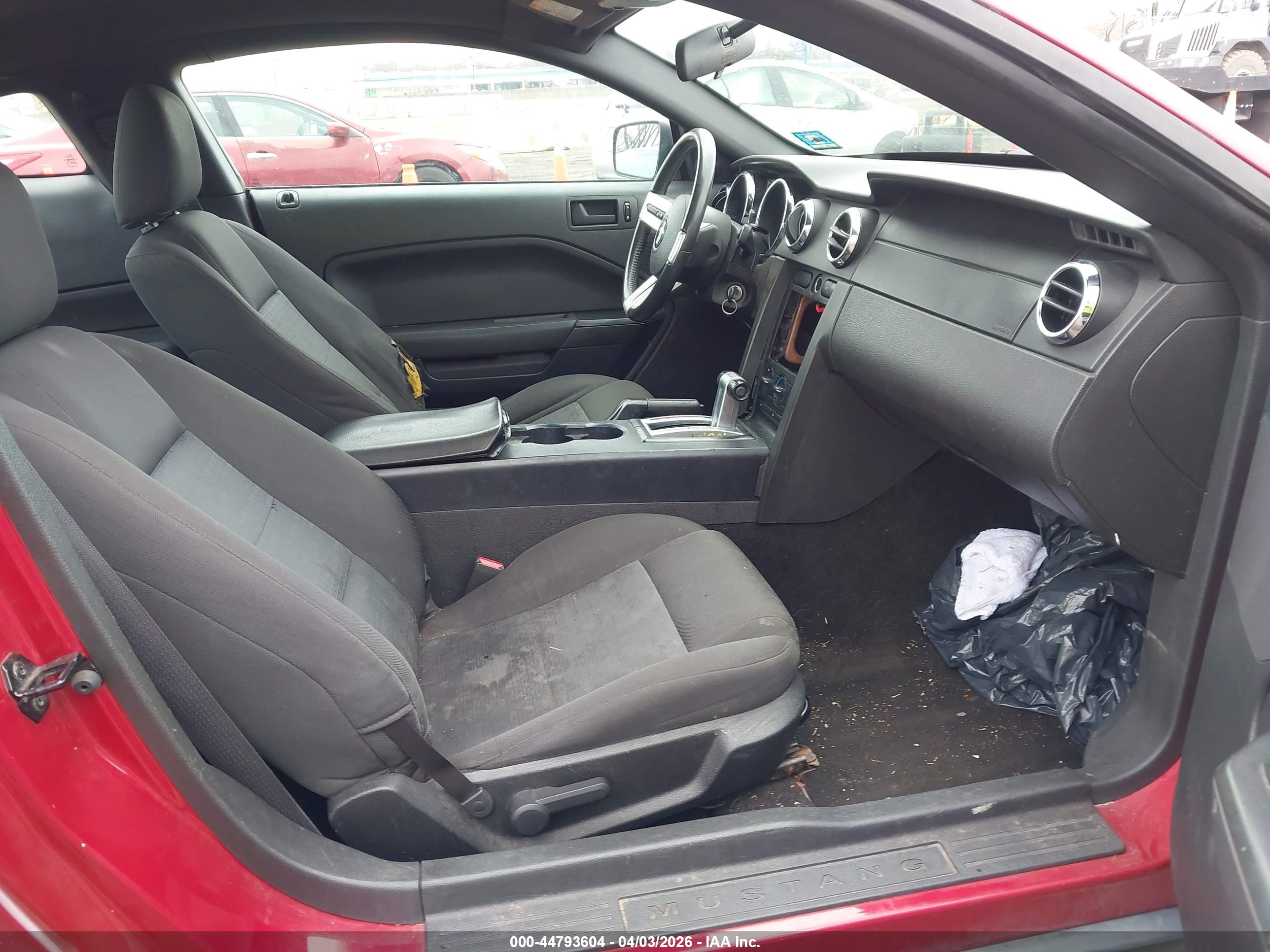 FORD MUSTANG image 5