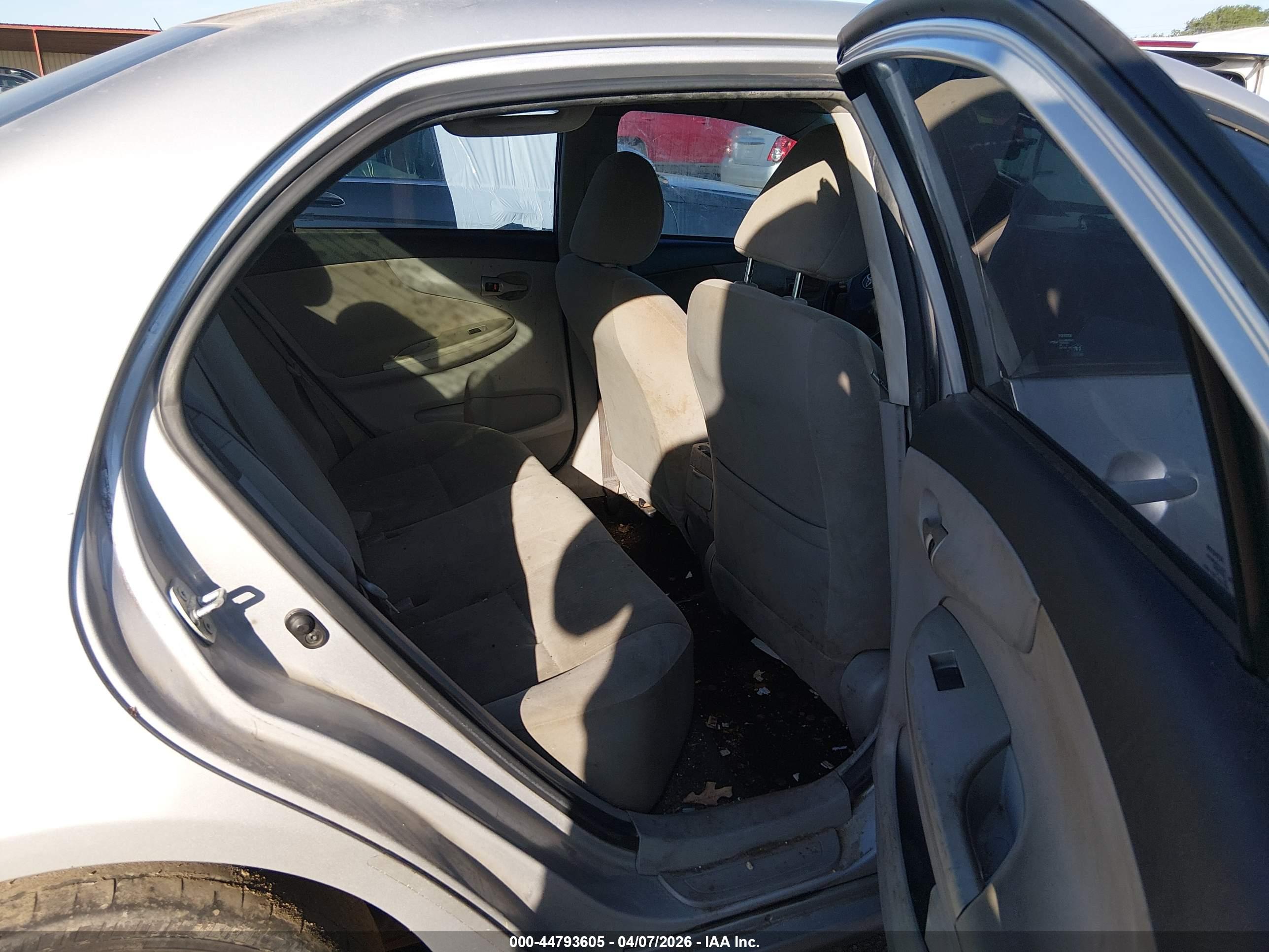 TOYOTA COROLLA image 8