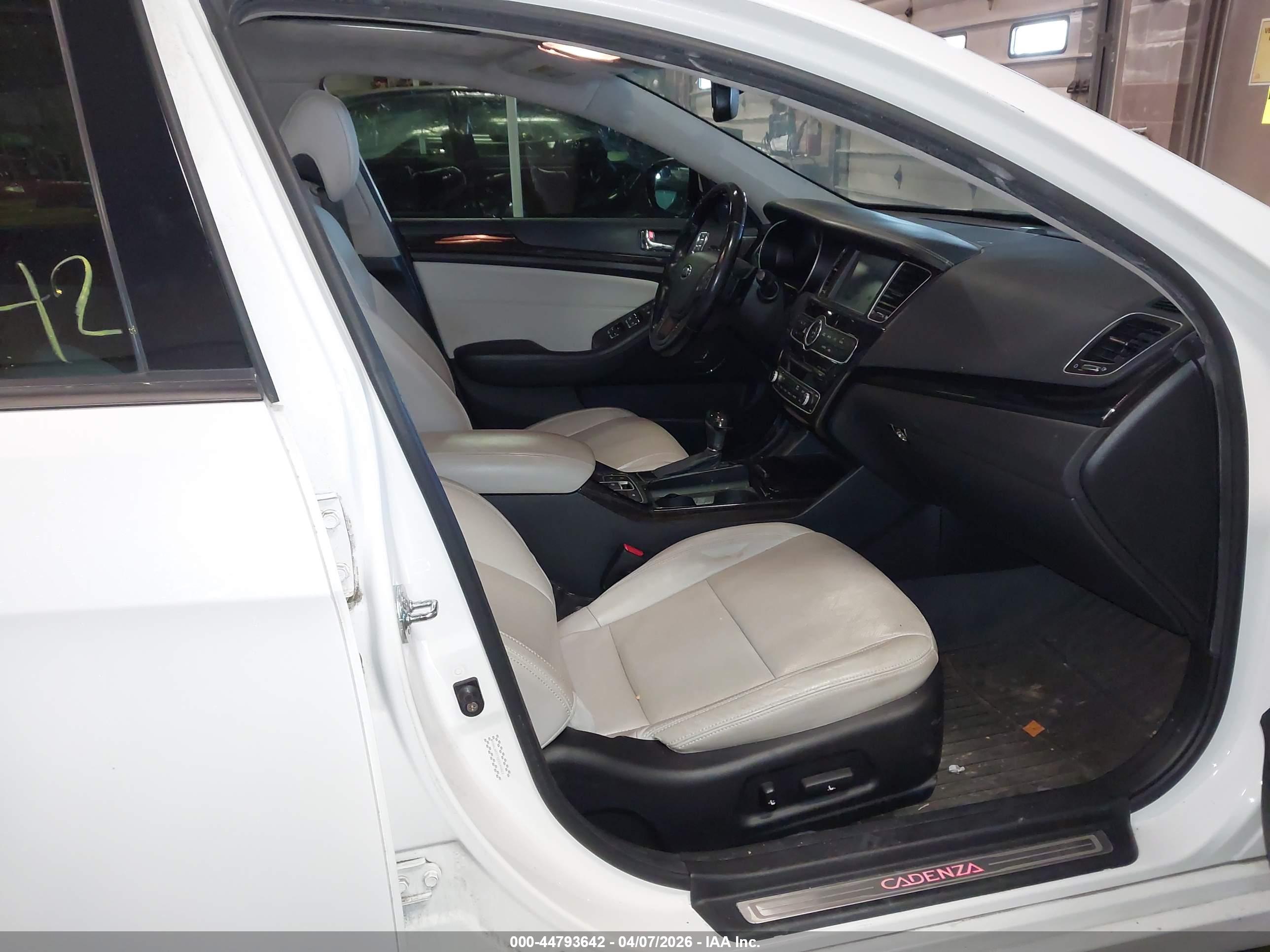 KIA CADENZA image 5