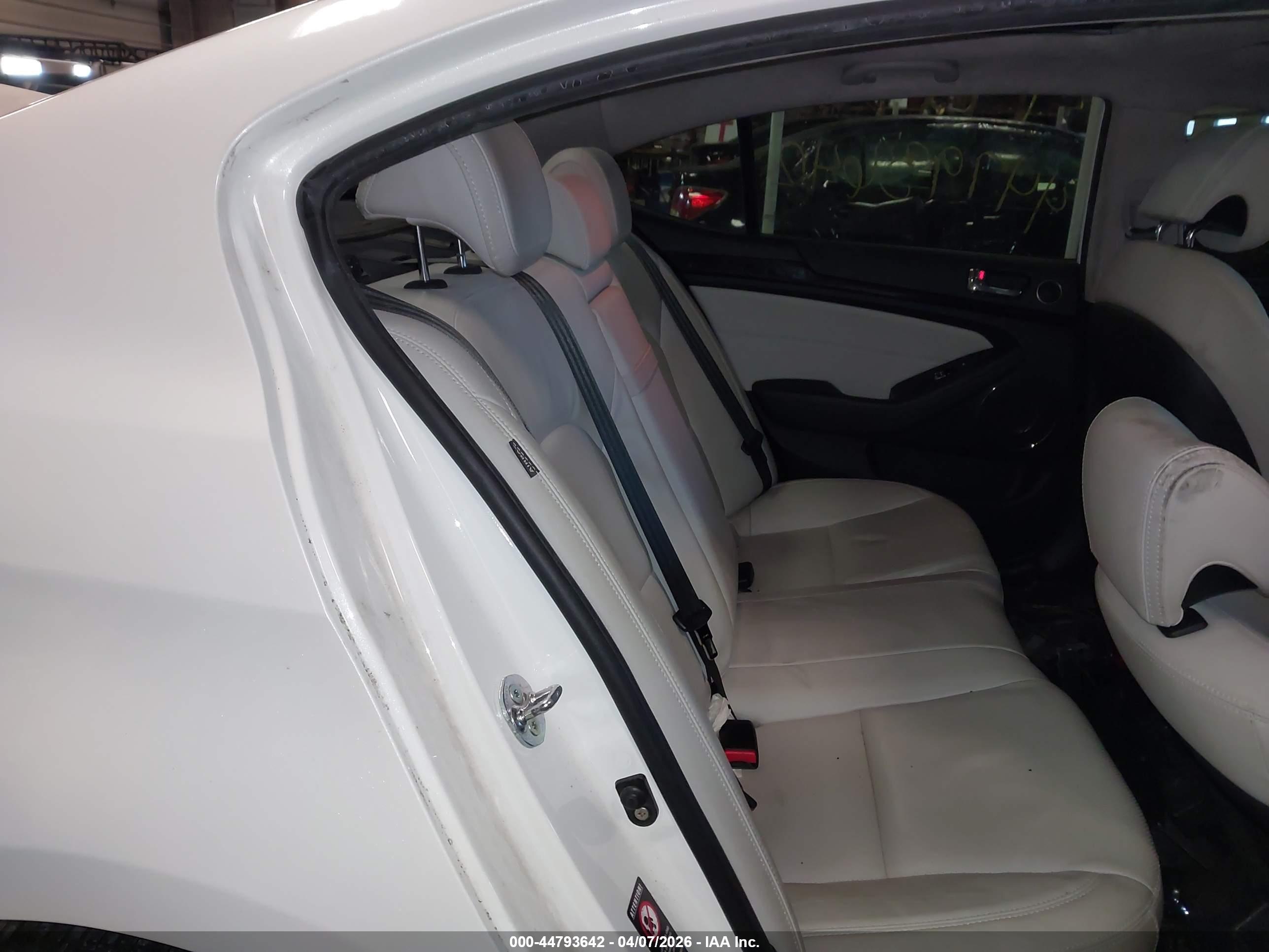 KIA CADENZA image 8