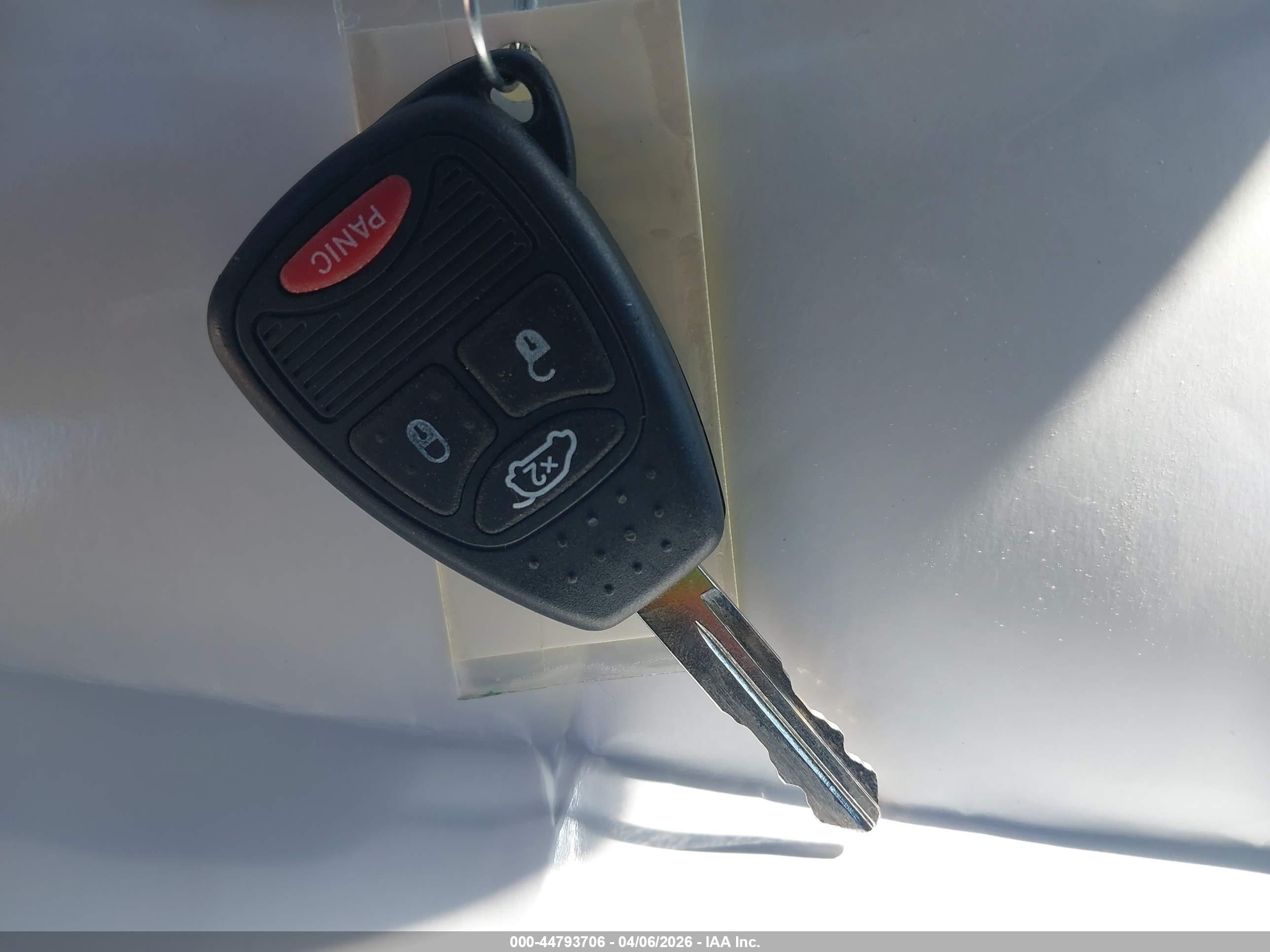 CHRYSLER 200 image 11