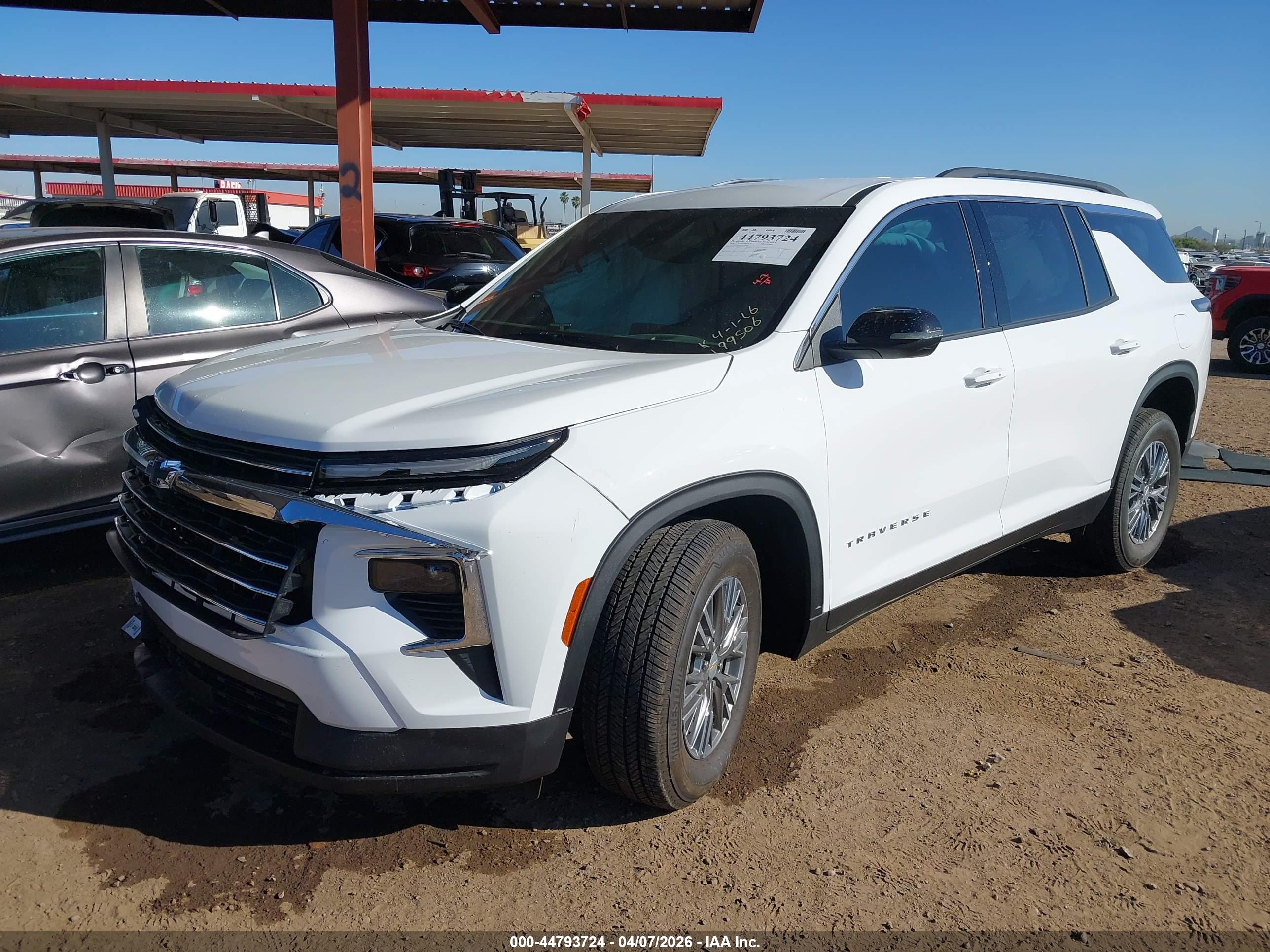 CHEVROLET TRAVERSE image 2