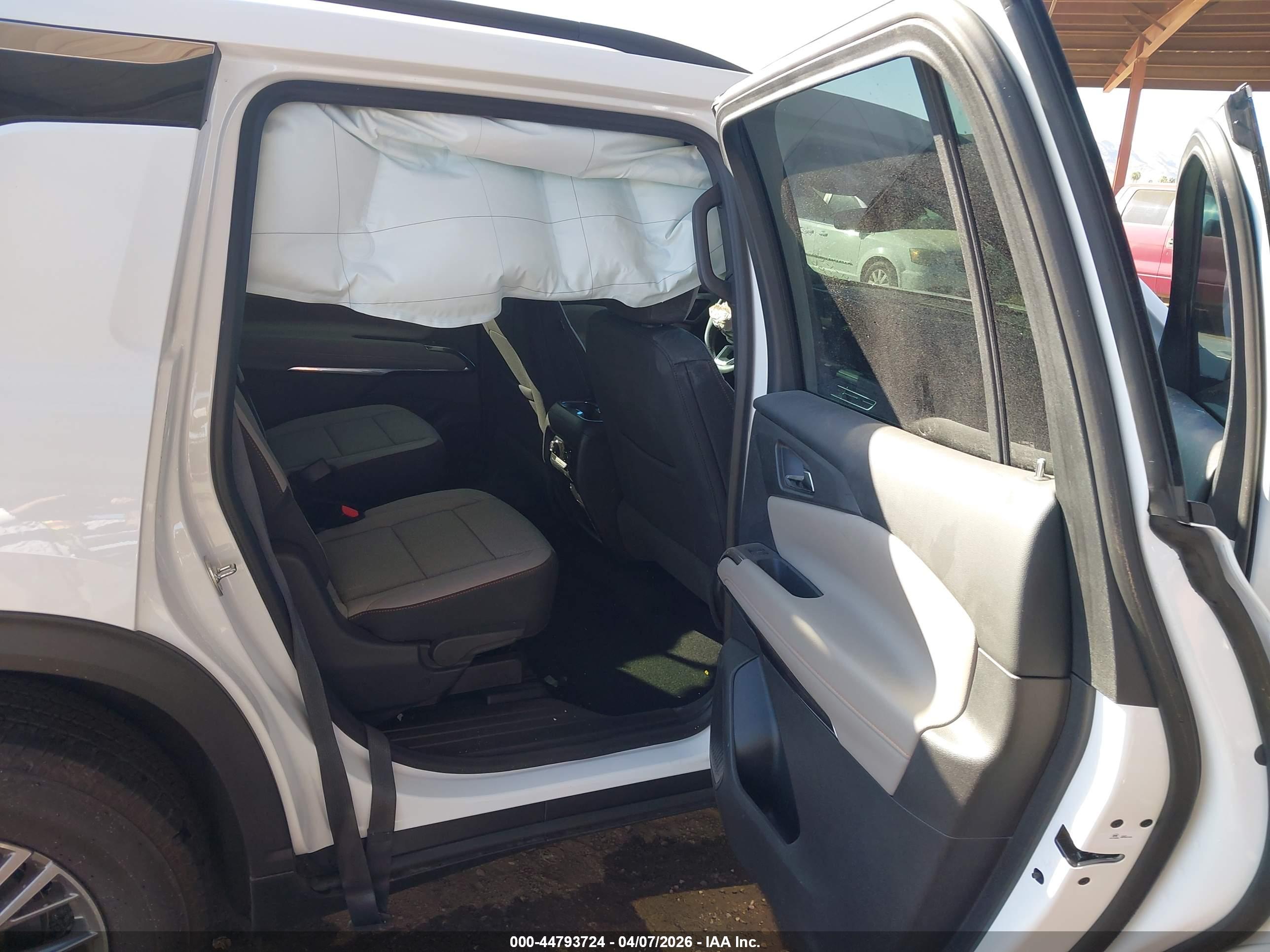 CHEVROLET TRAVERSE image 8