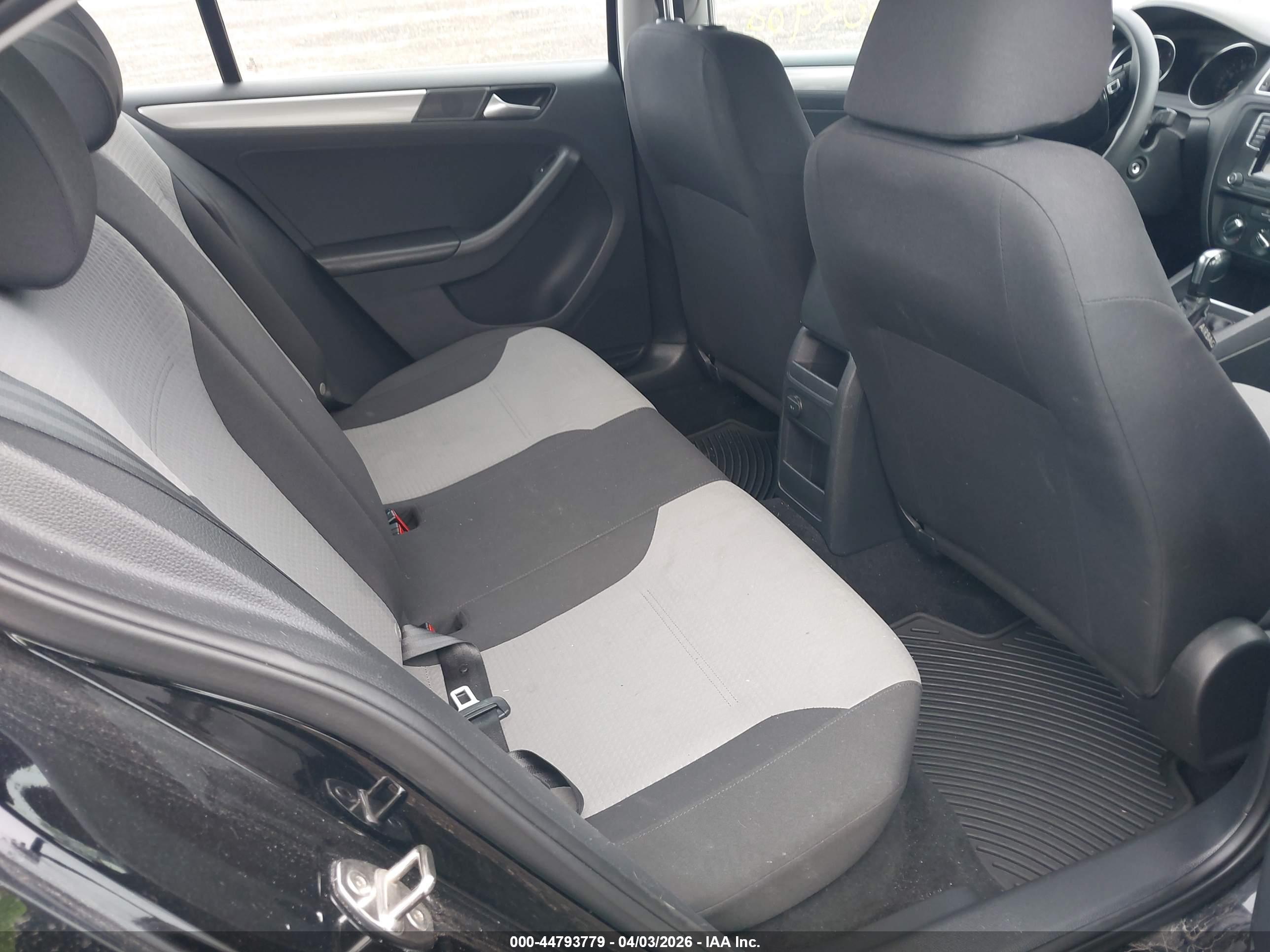 VOLKSWAGEN JETTA image 8