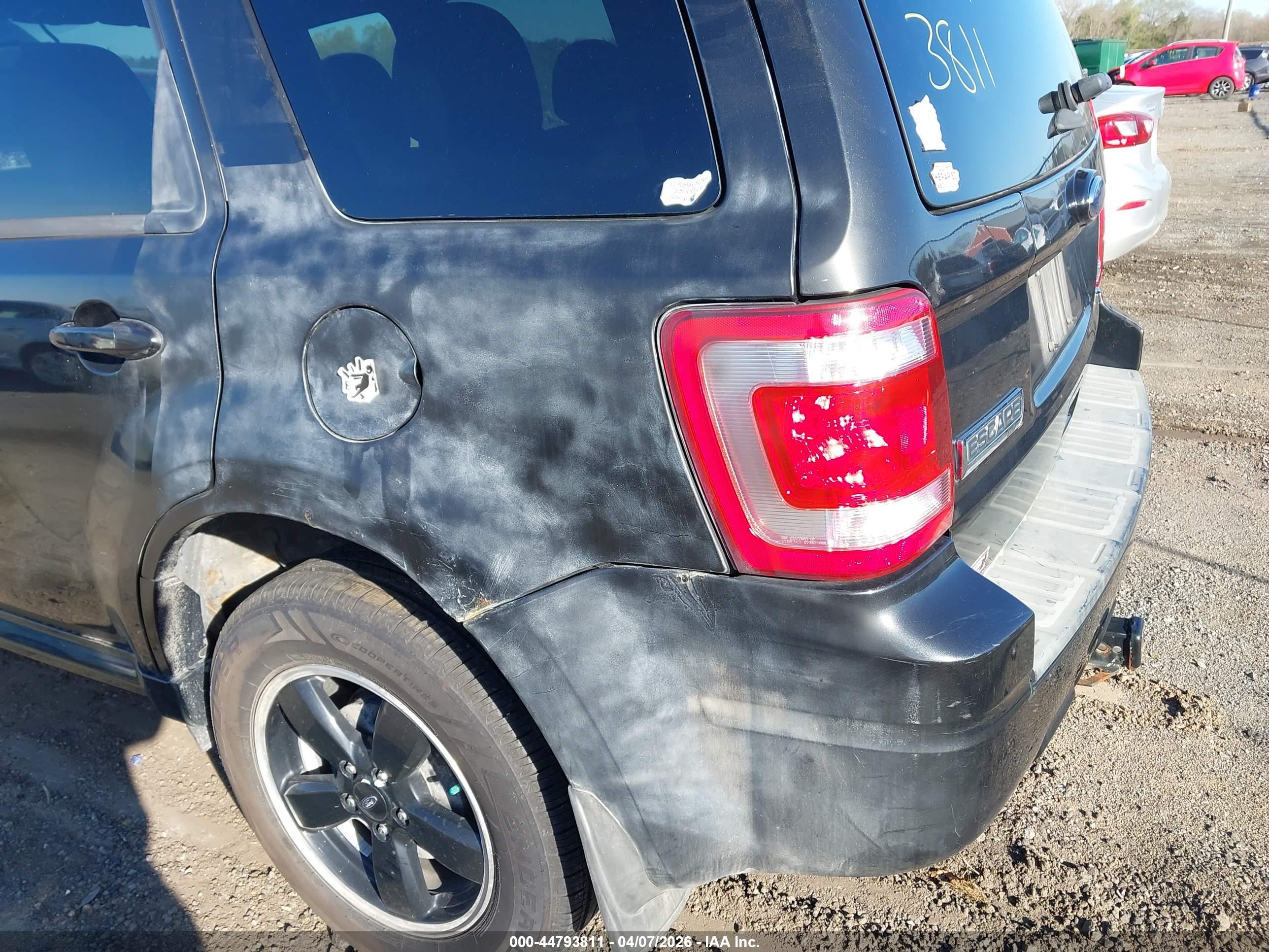 FORD ESCAPE image 6