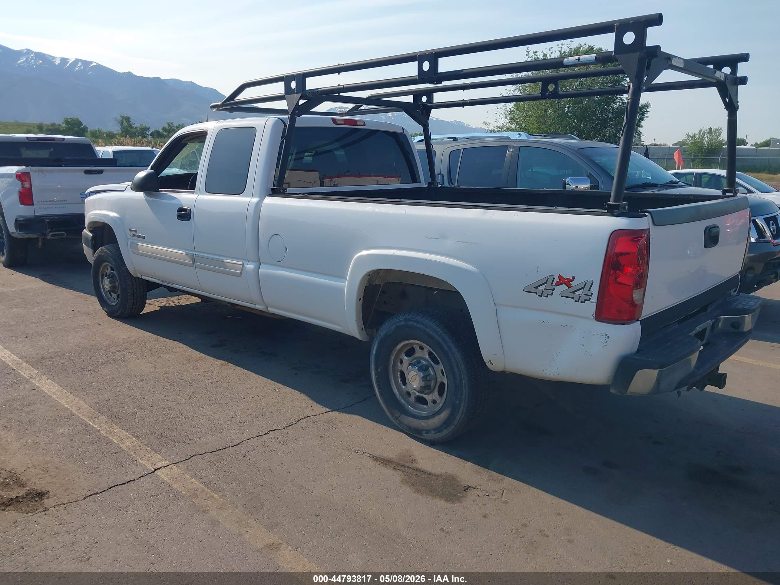 CHEVROLET SILVERADO image 3