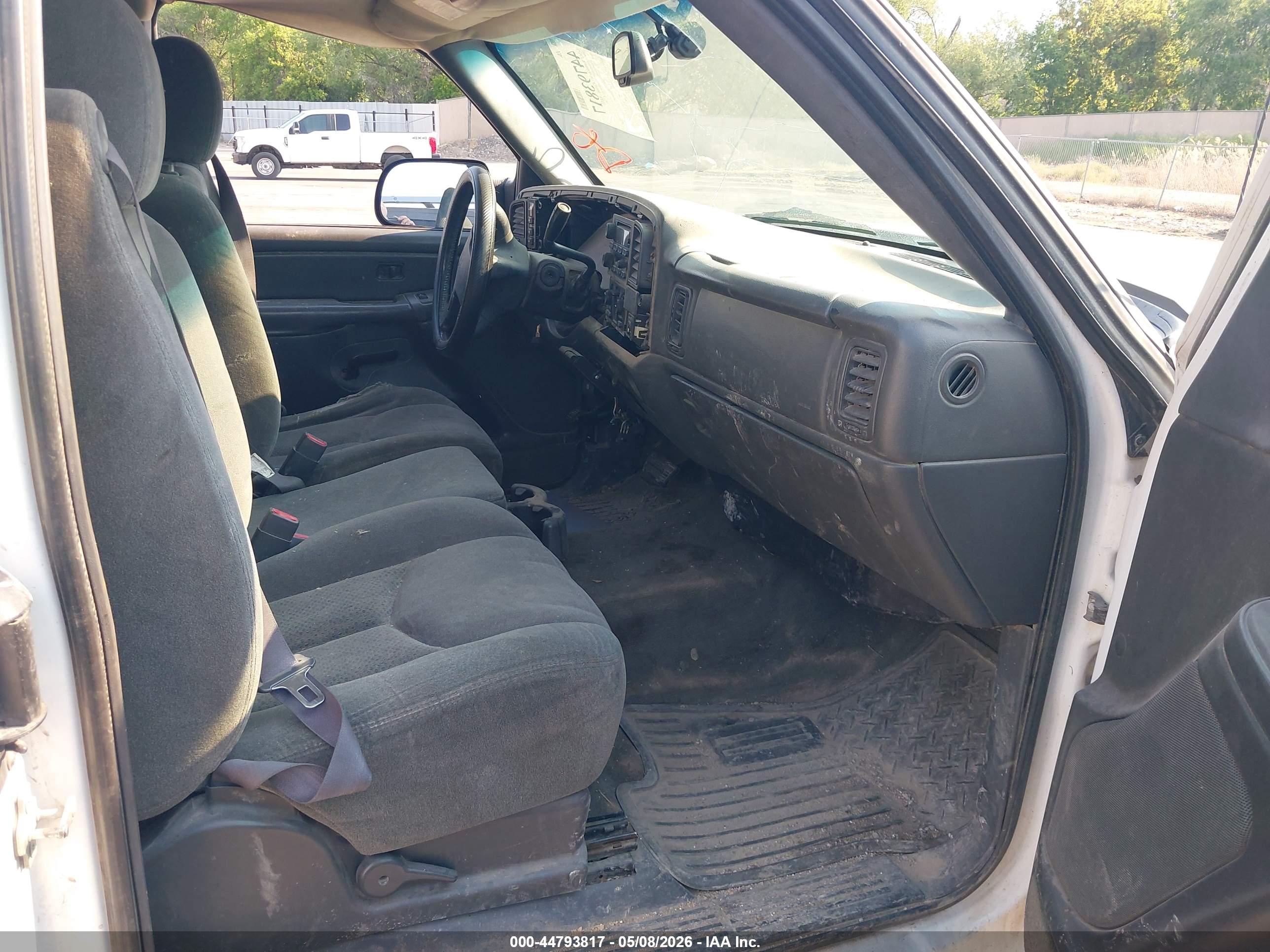 CHEVROLET SILVERADO image 5