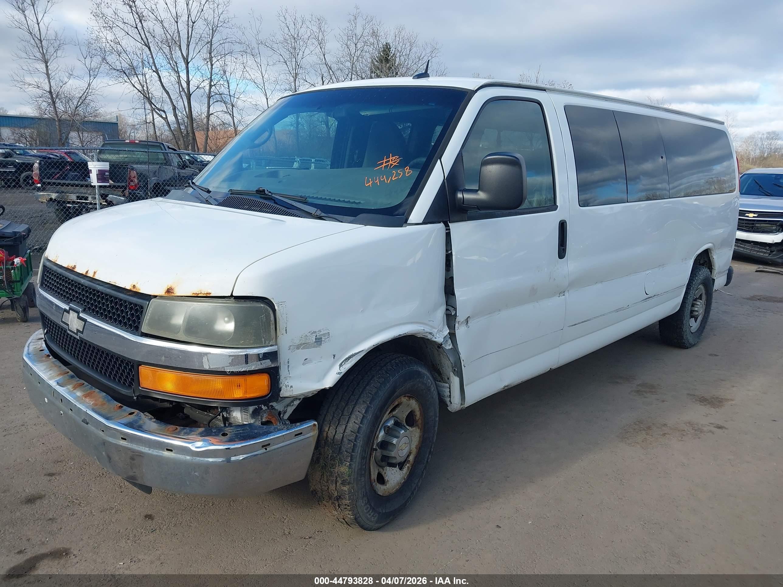 CHEVROLET EXPRESS image 2