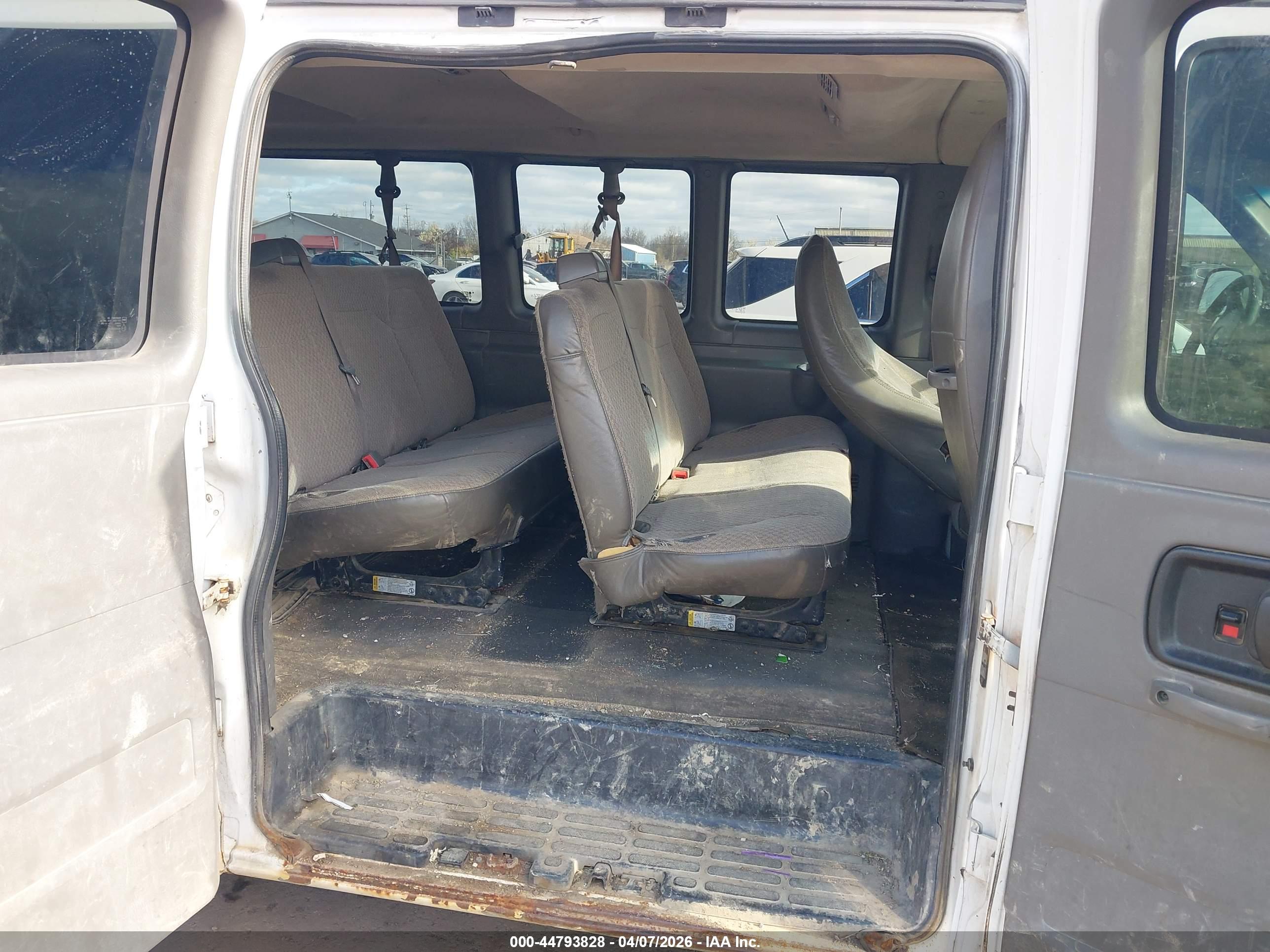 CHEVROLET EXPRESS image 5