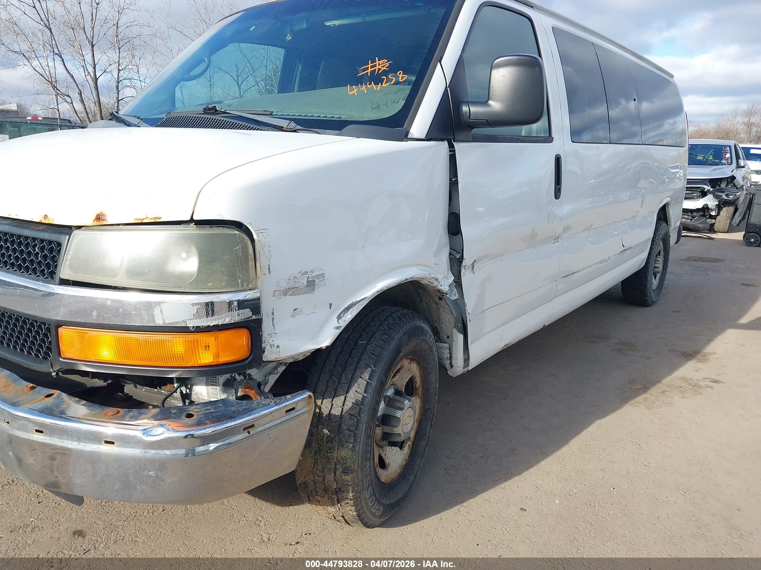 CHEVROLET EXPRESS image 6