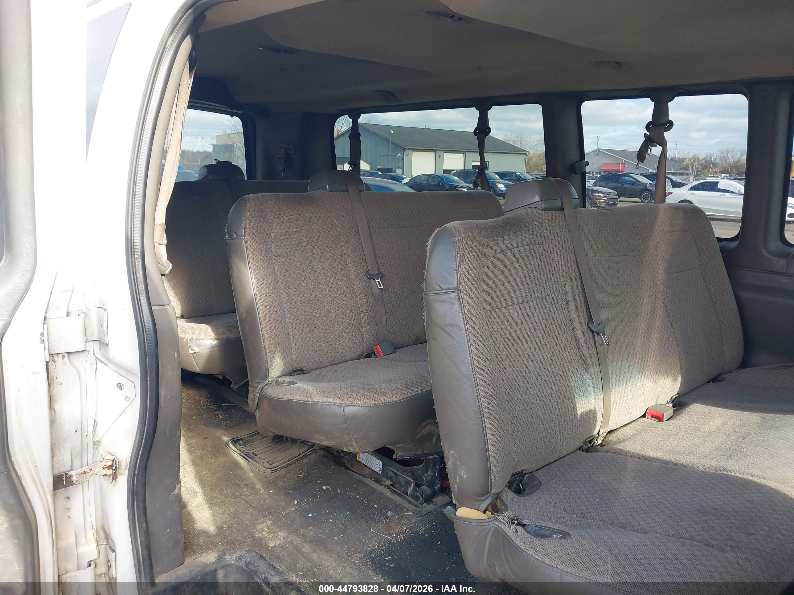 CHEVROLET EXPRESS image 8
