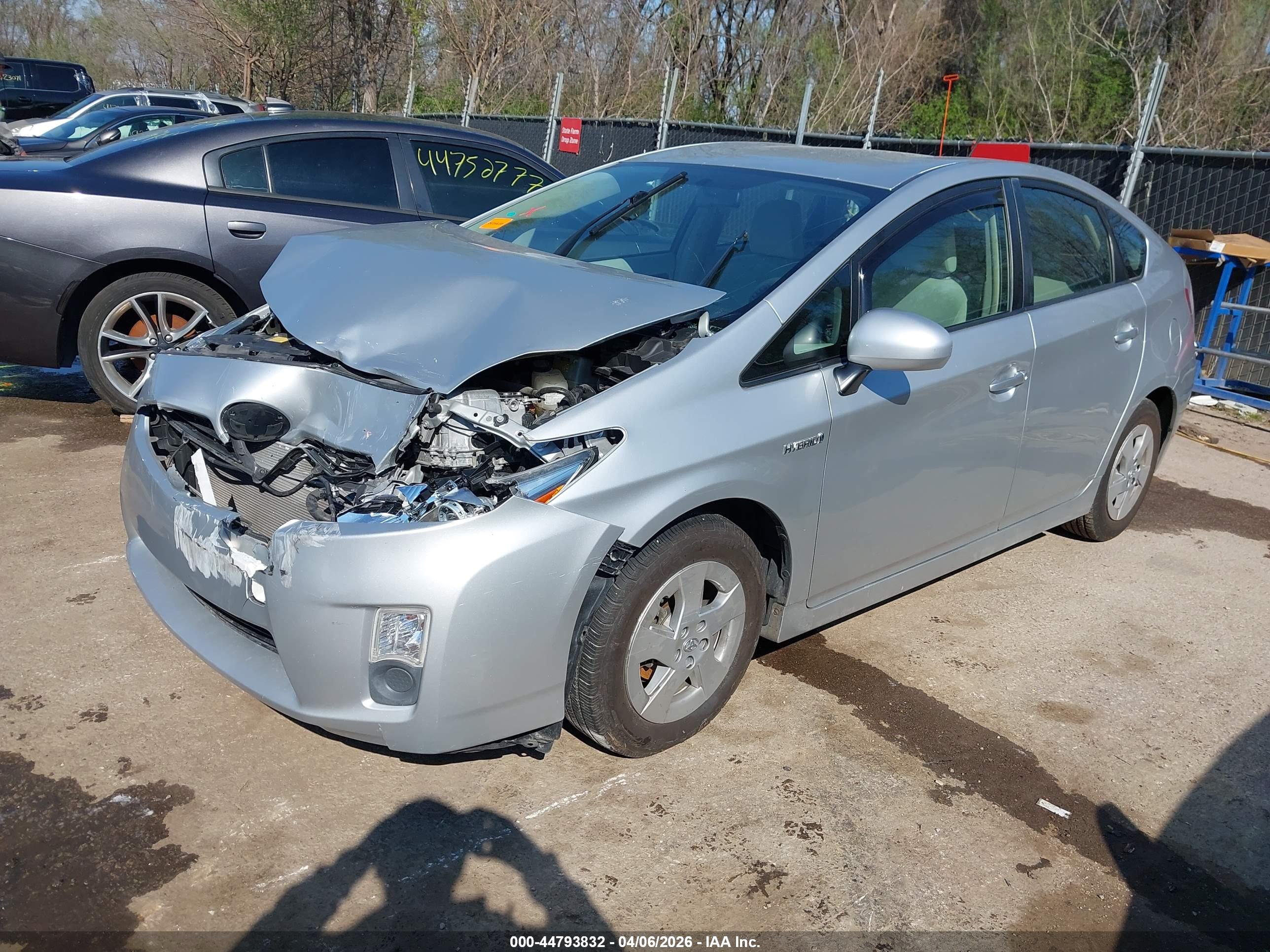 TOYOTA PRIUS image 2