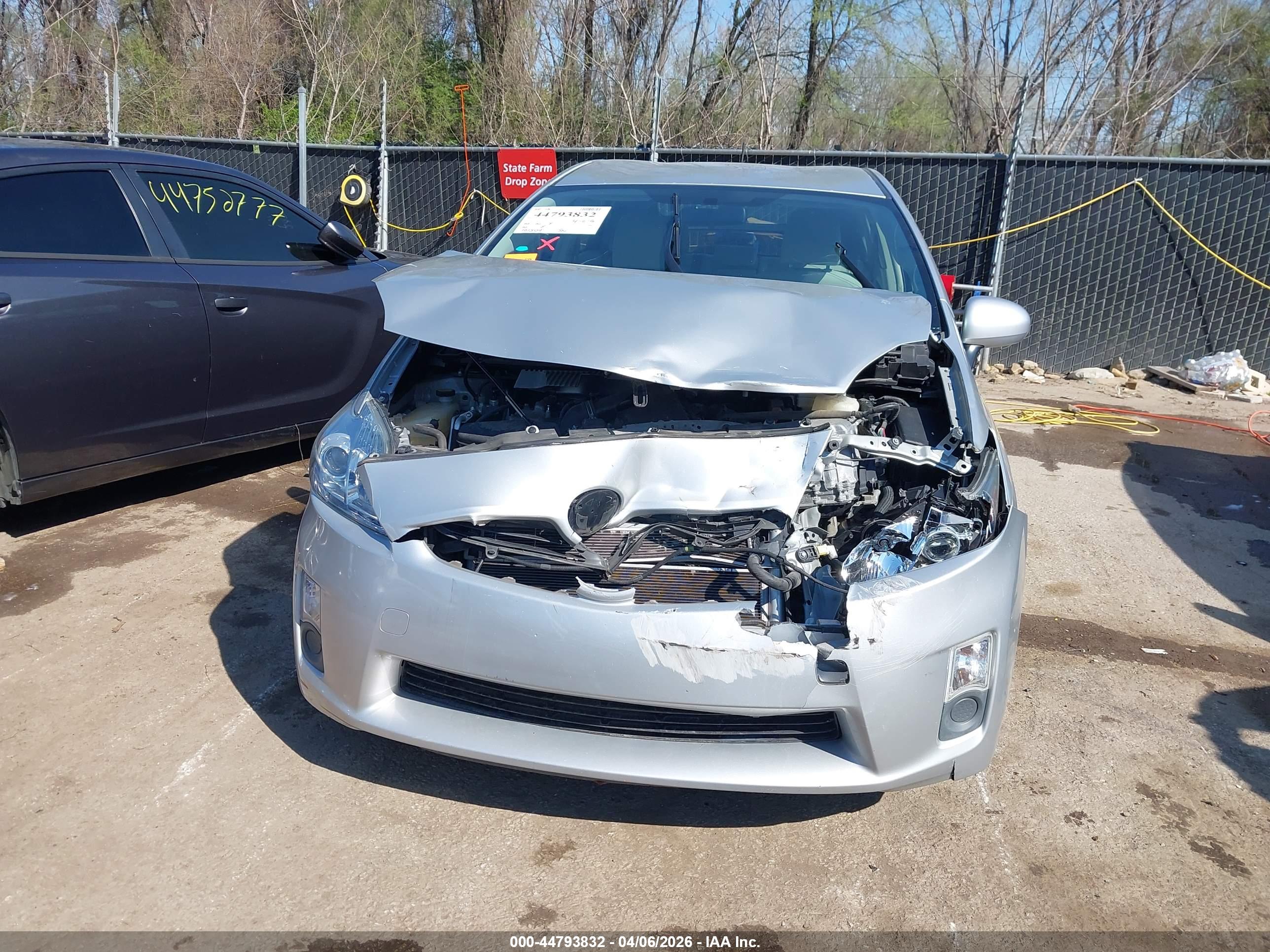 TOYOTA PRIUS image 6