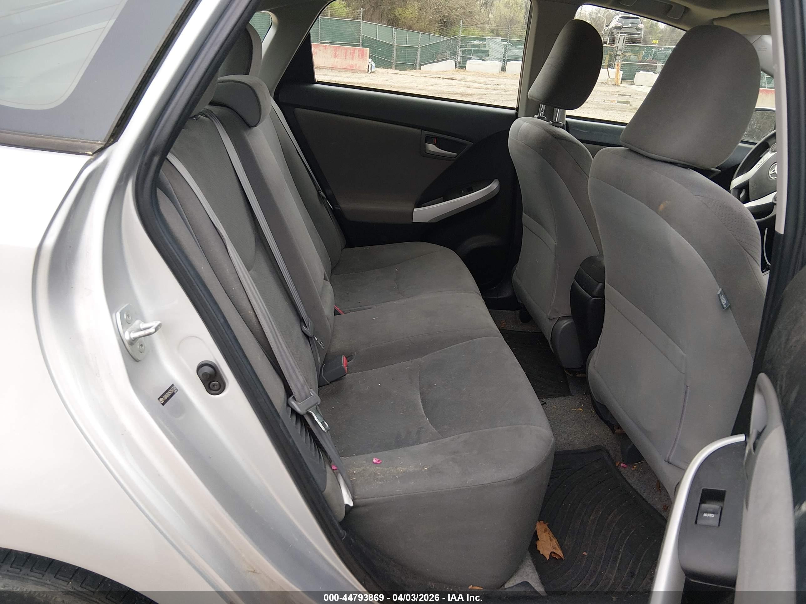 TOYOTA PRIUS image 8