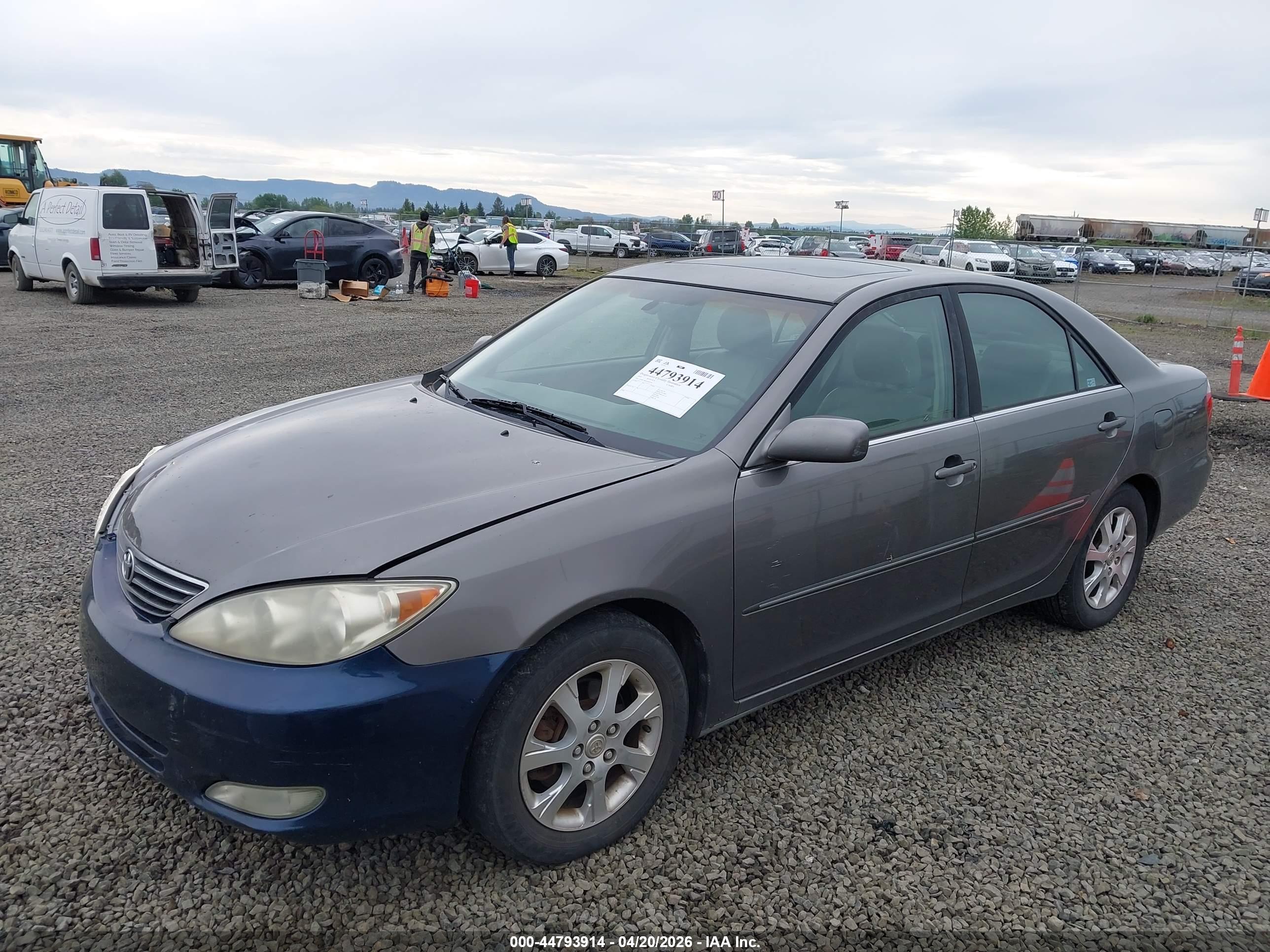 TOYOTA CAMRY image 2