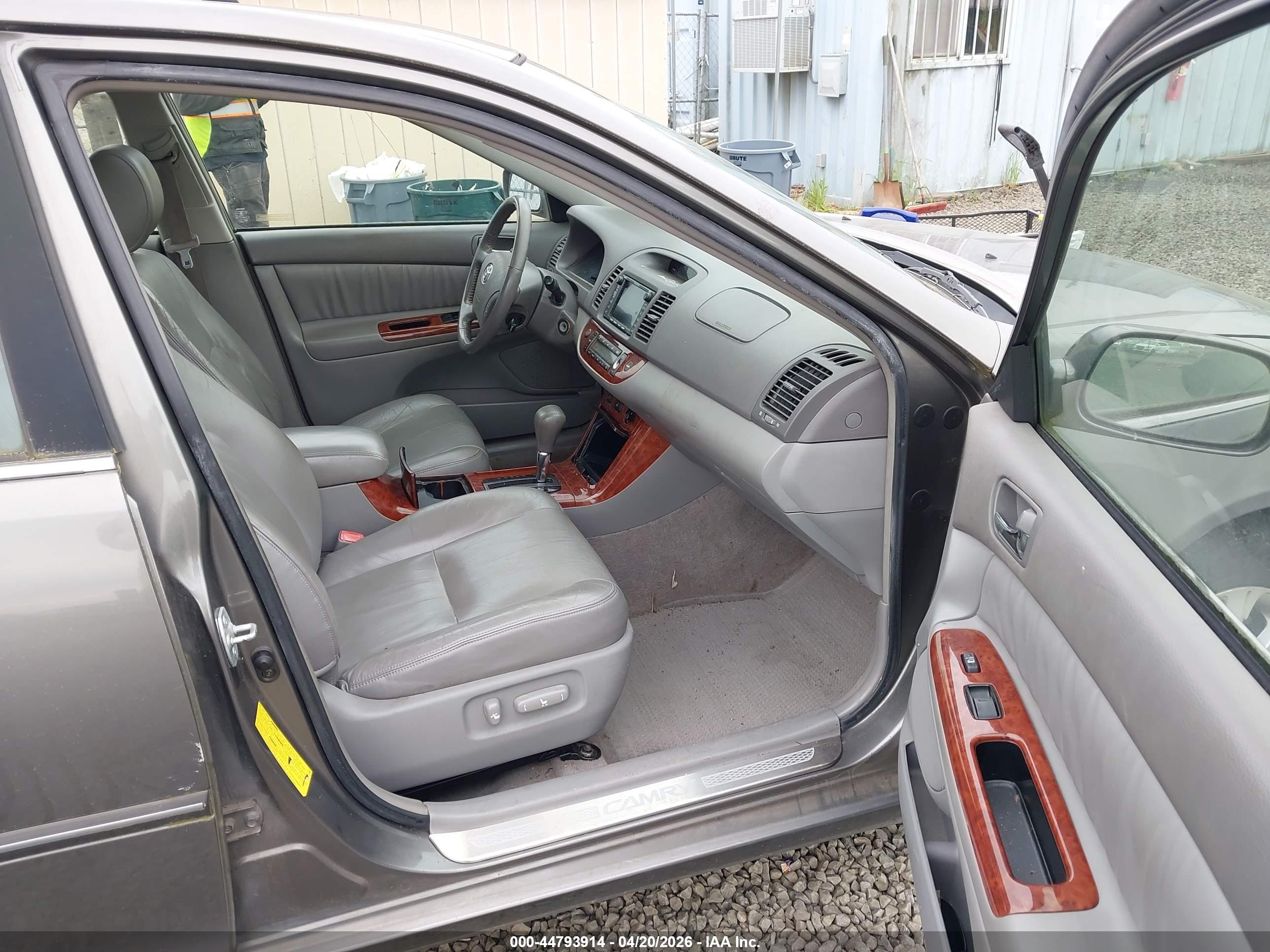TOYOTA CAMRY image 5
