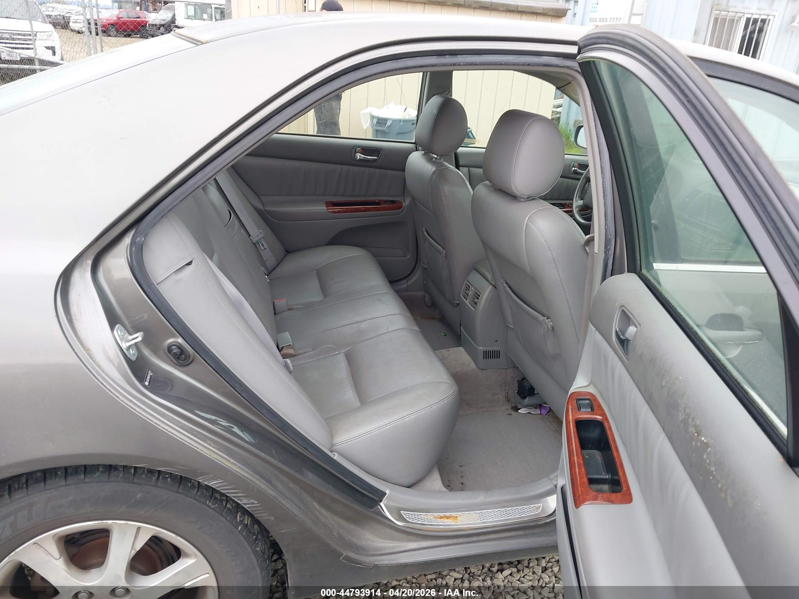 TOYOTA CAMRY image 8
