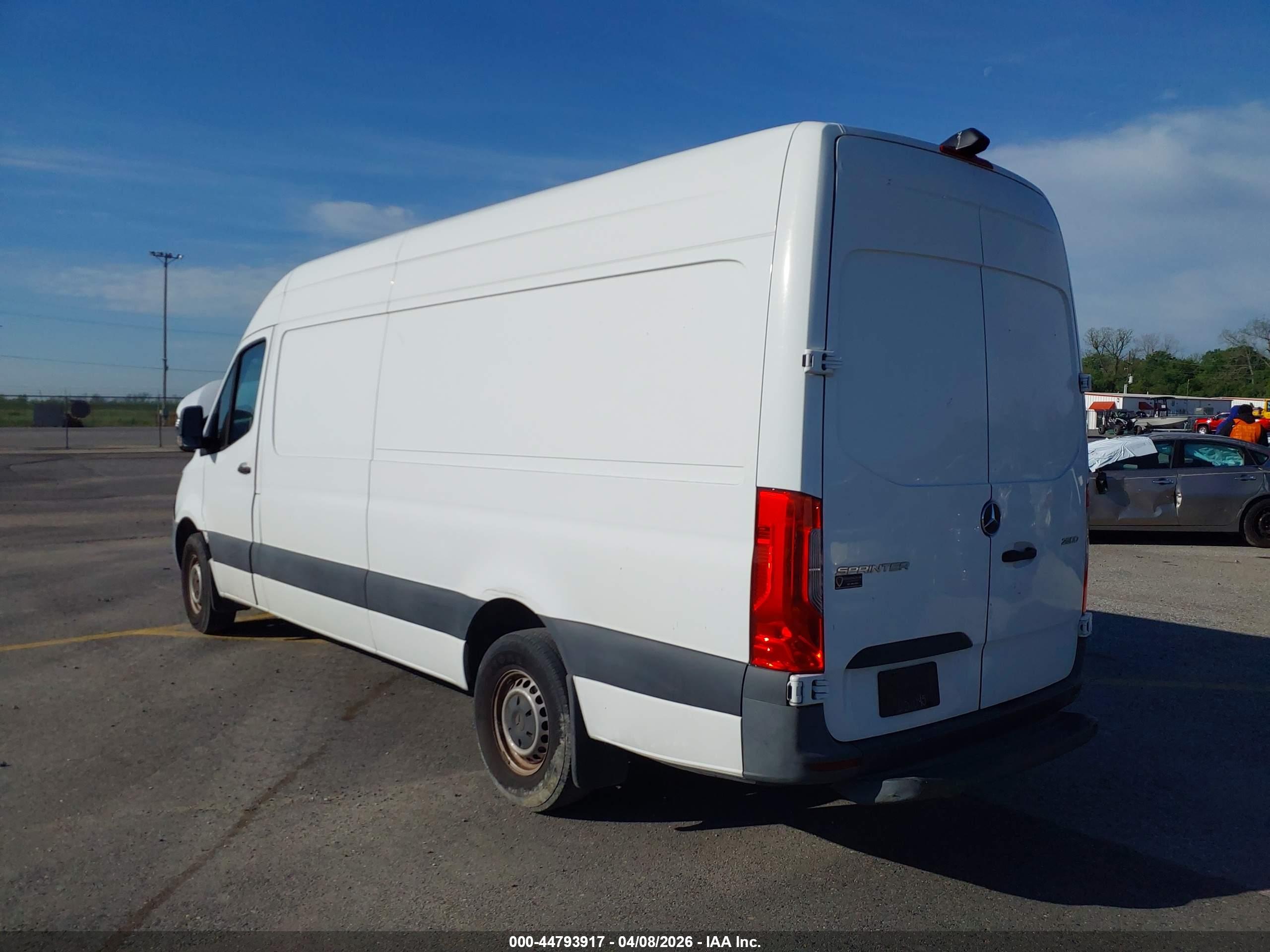 MERCEDES-BENZ SPRINTER image 3