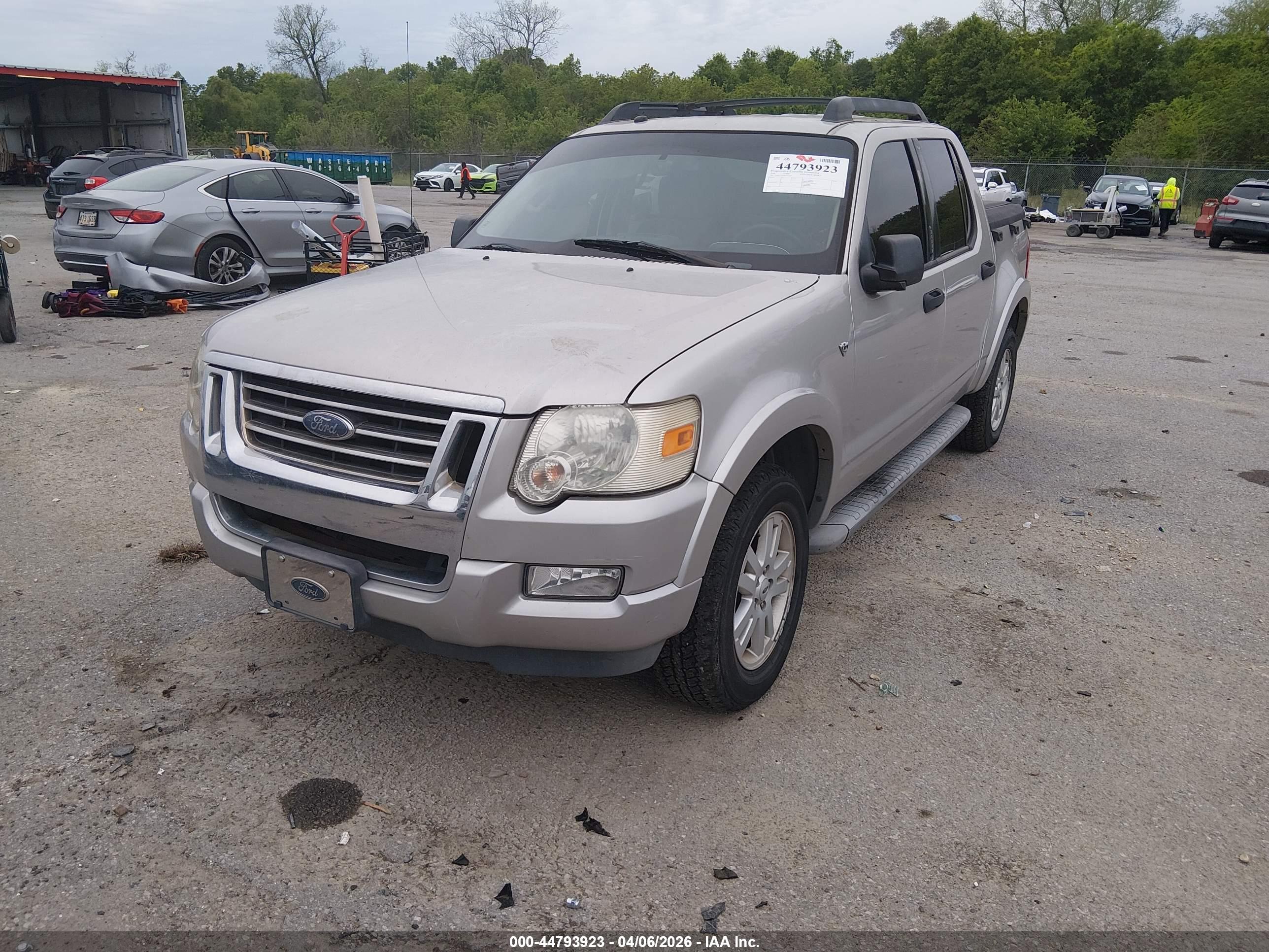 FORD EXPLORER image 2