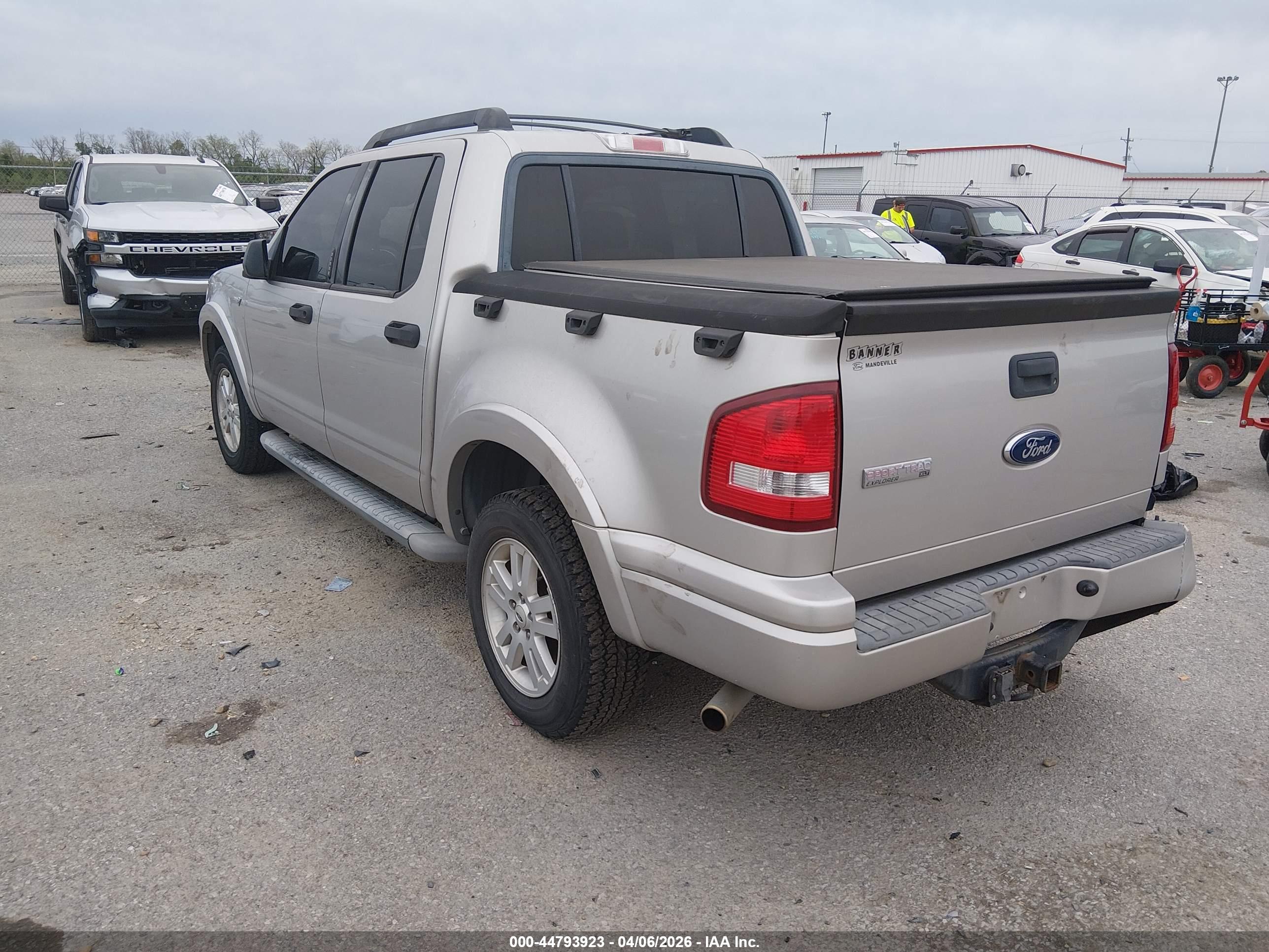 FORD EXPLORER image 3