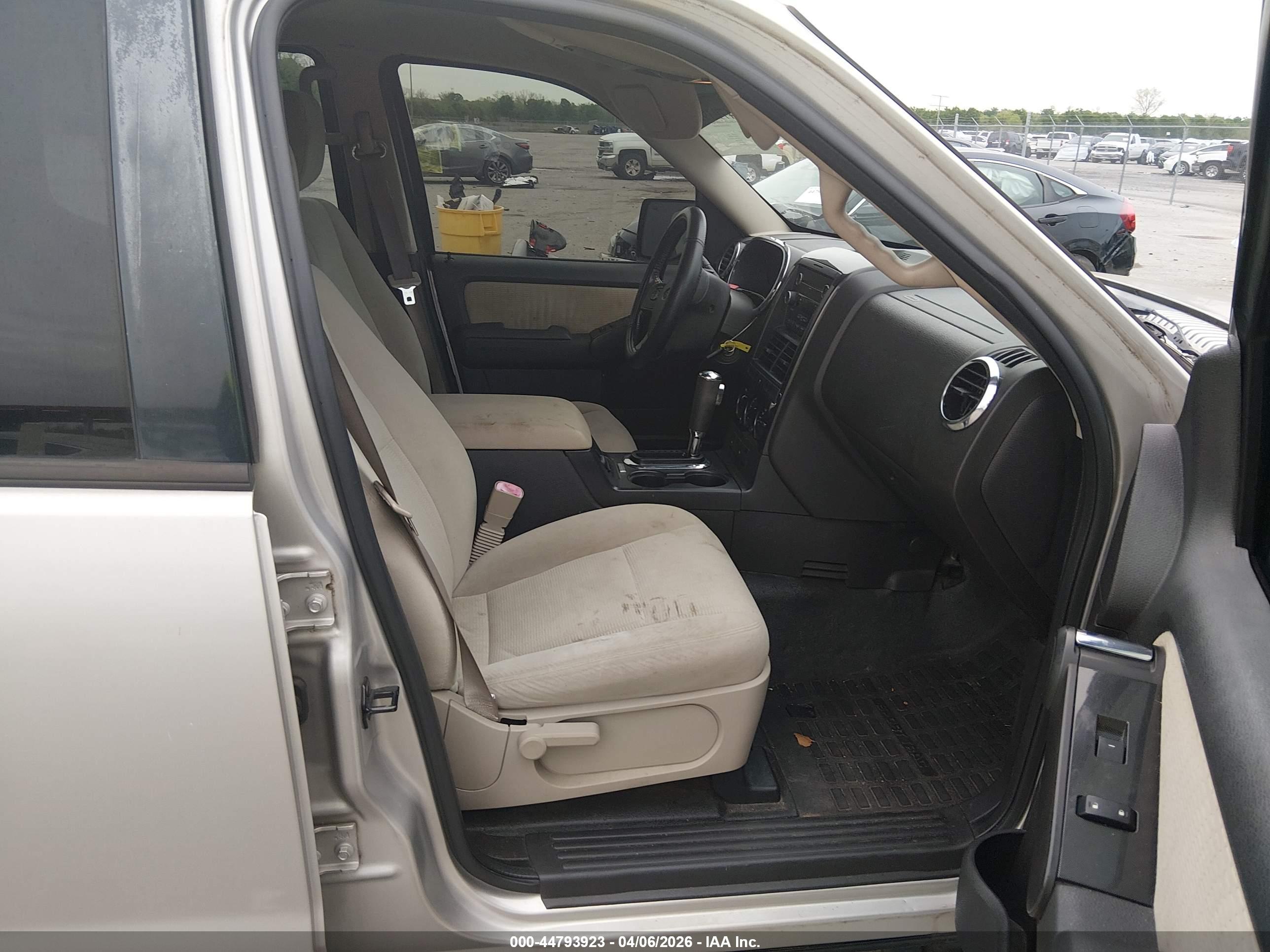 FORD EXPLORER image 5
