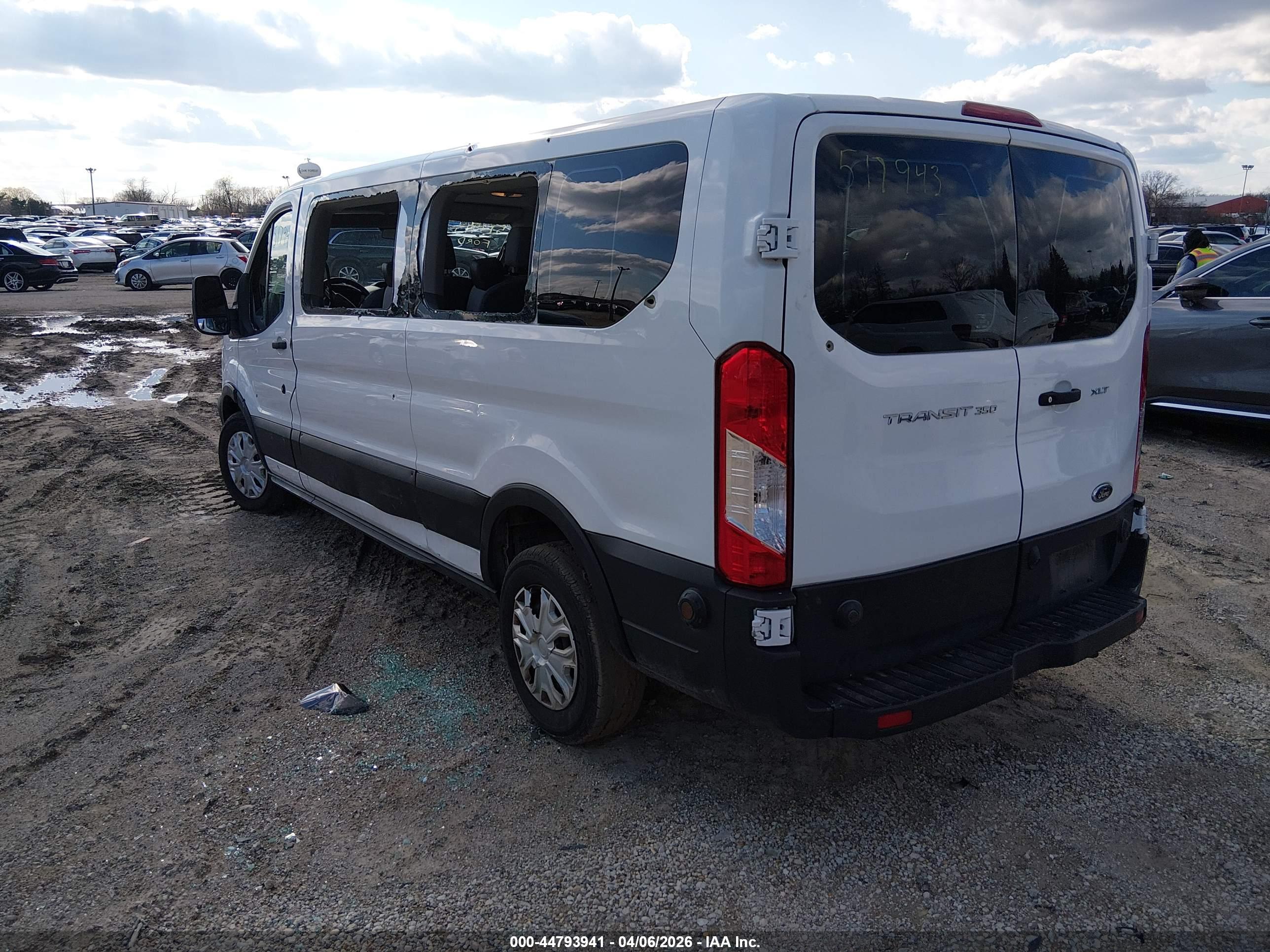 FORD TRANSIT-350 image 3
