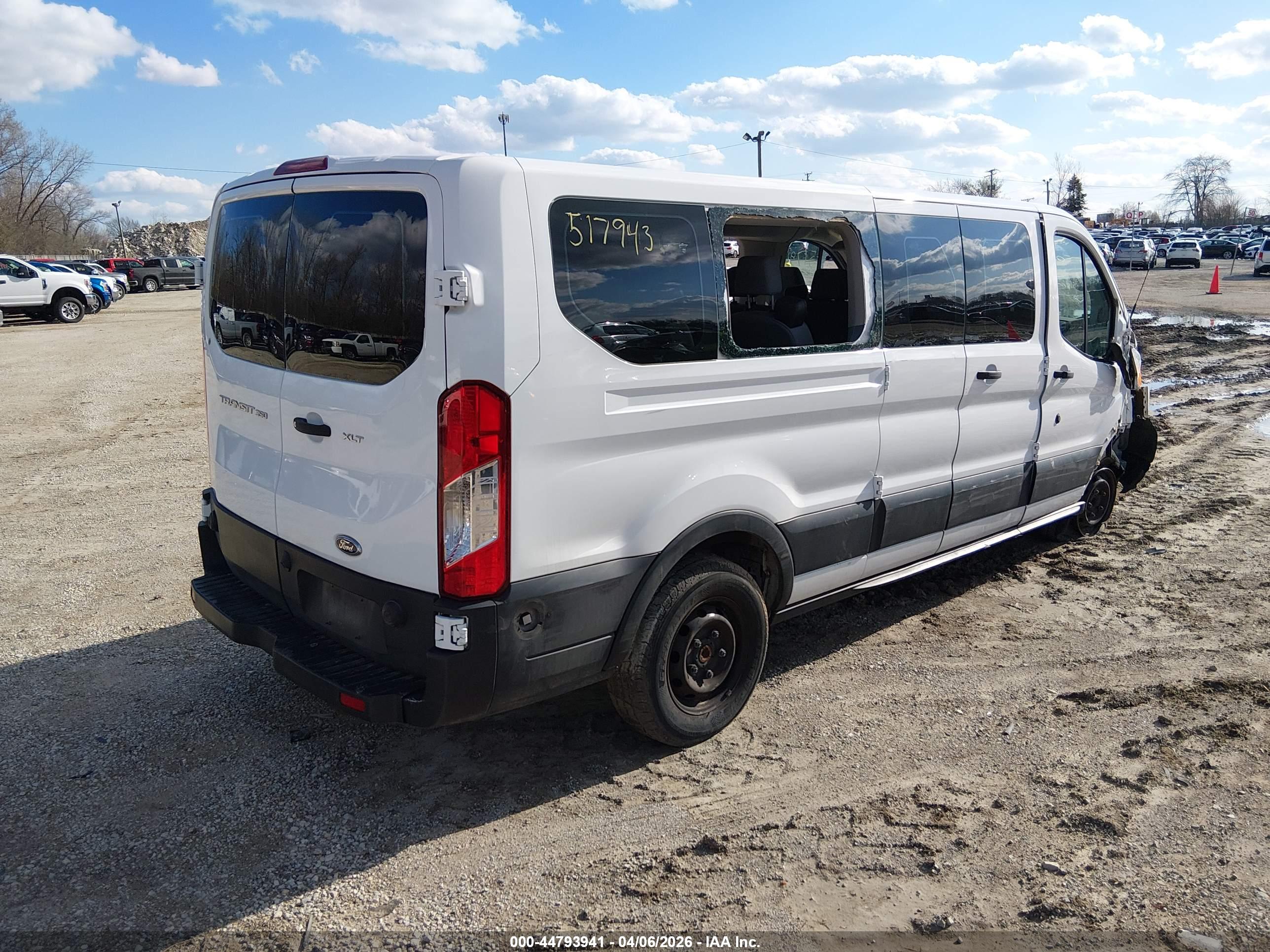 FORD TRANSIT-350 image 4