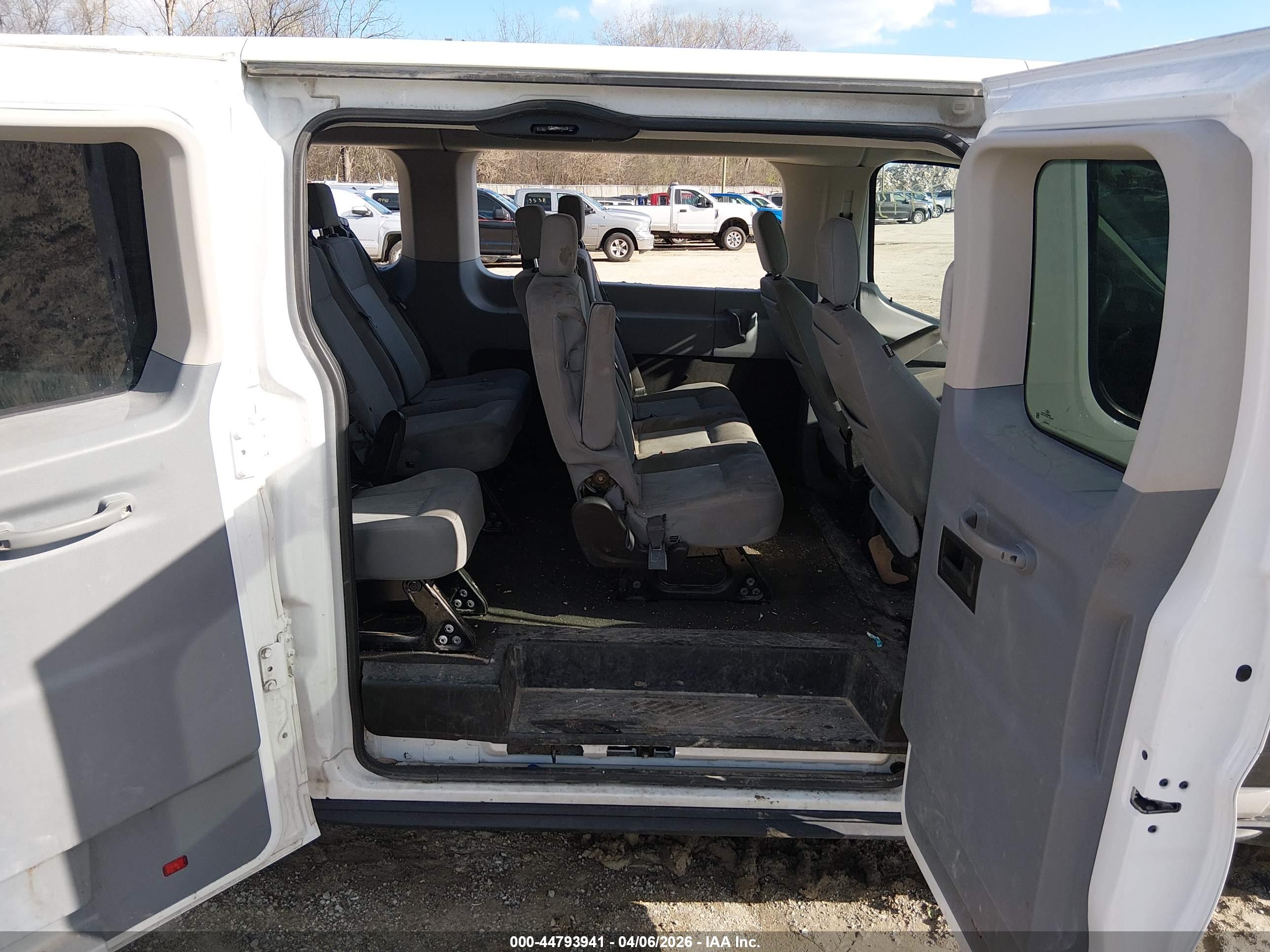 FORD TRANSIT-350 image 8
