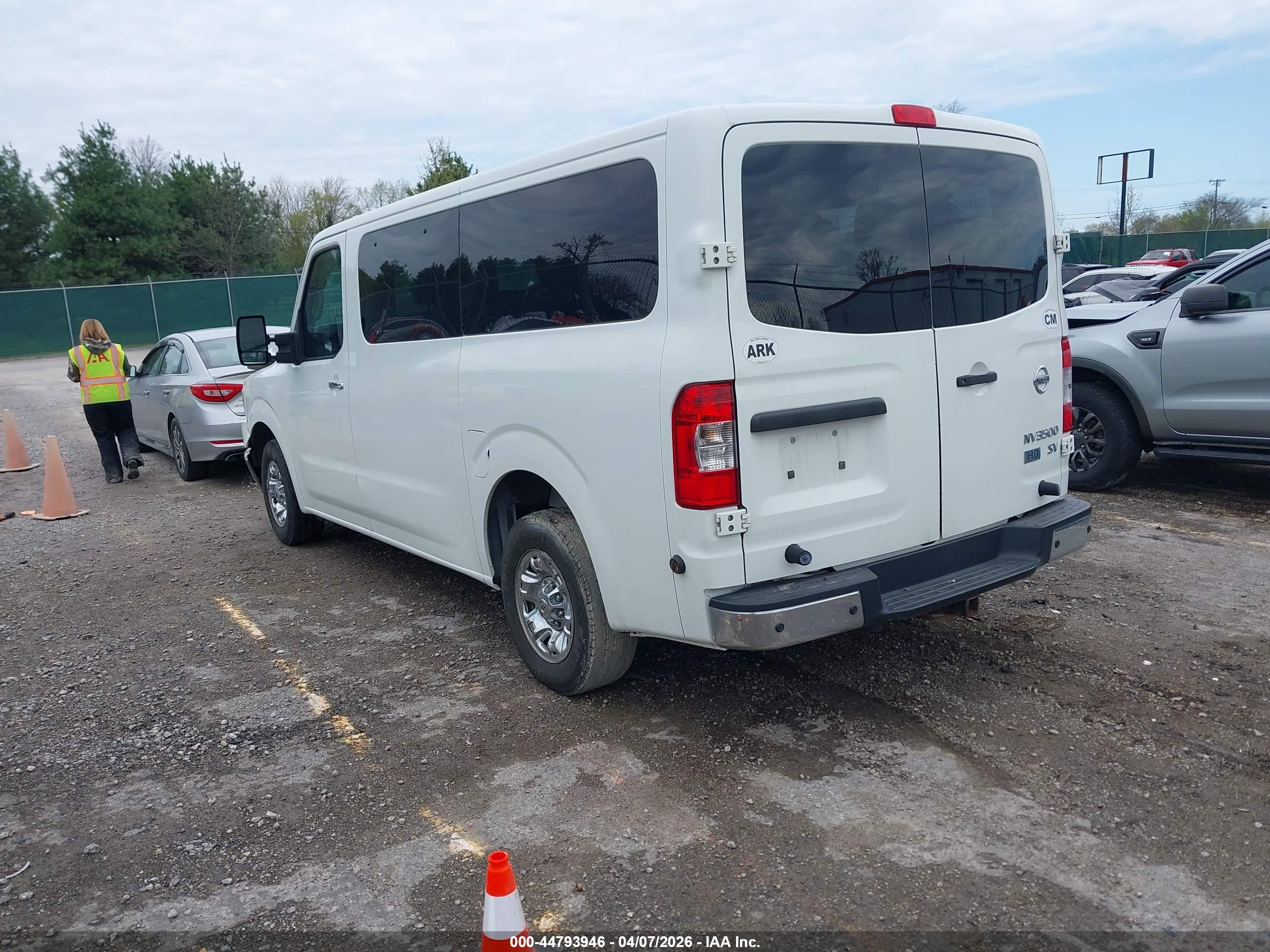 NISSAN NV image 3