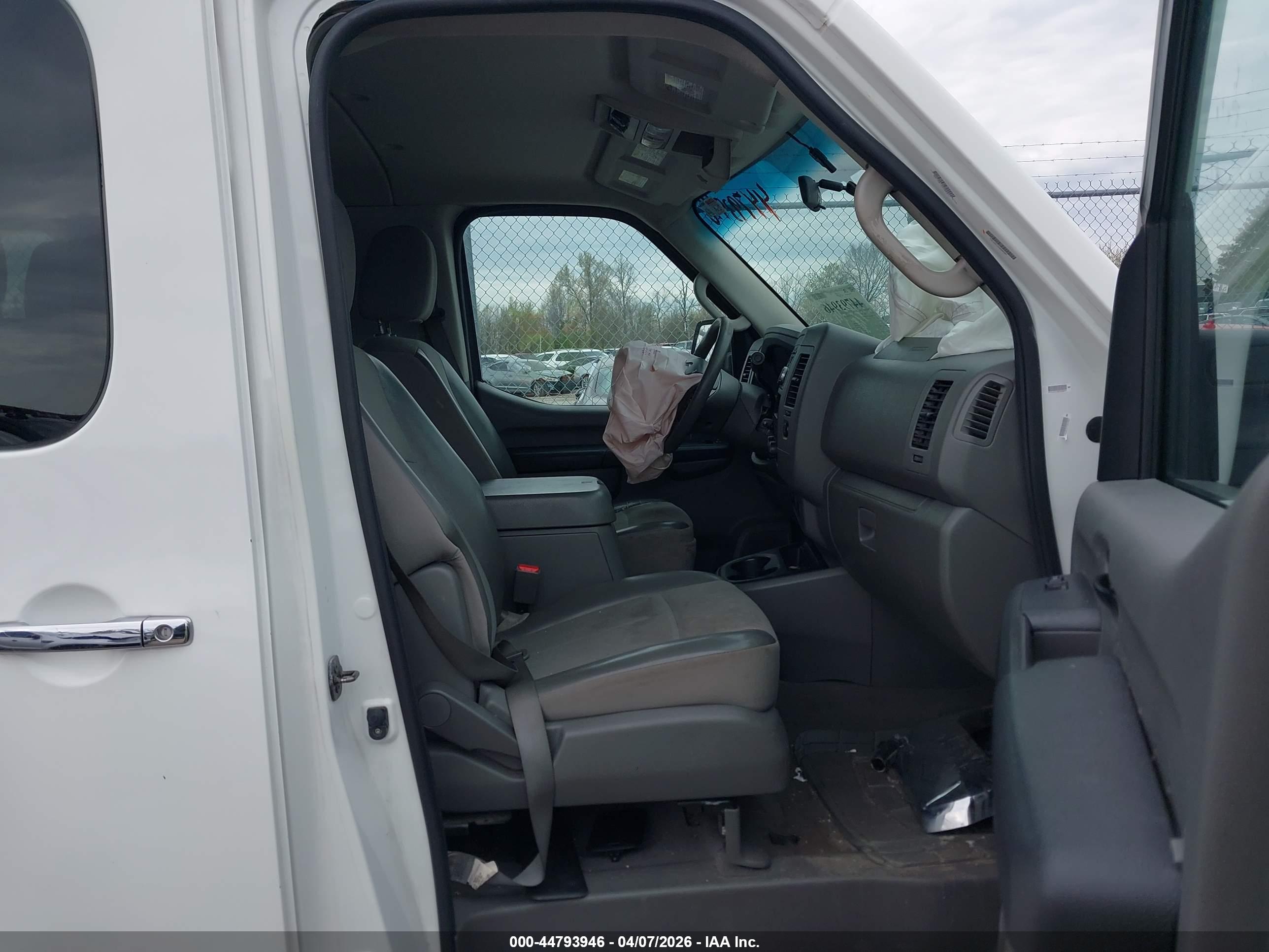 NISSAN NV image 5