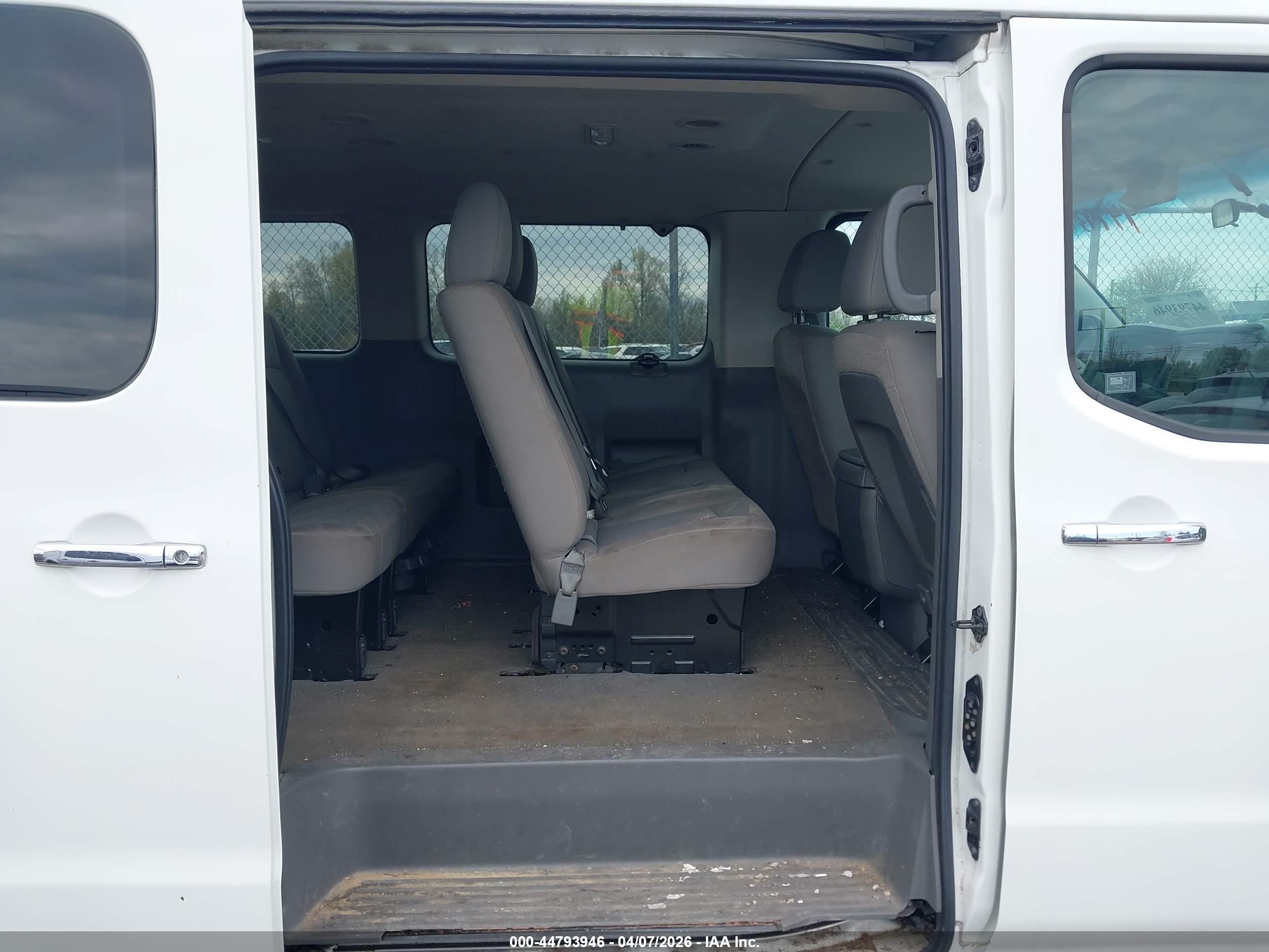 NISSAN NV image 8