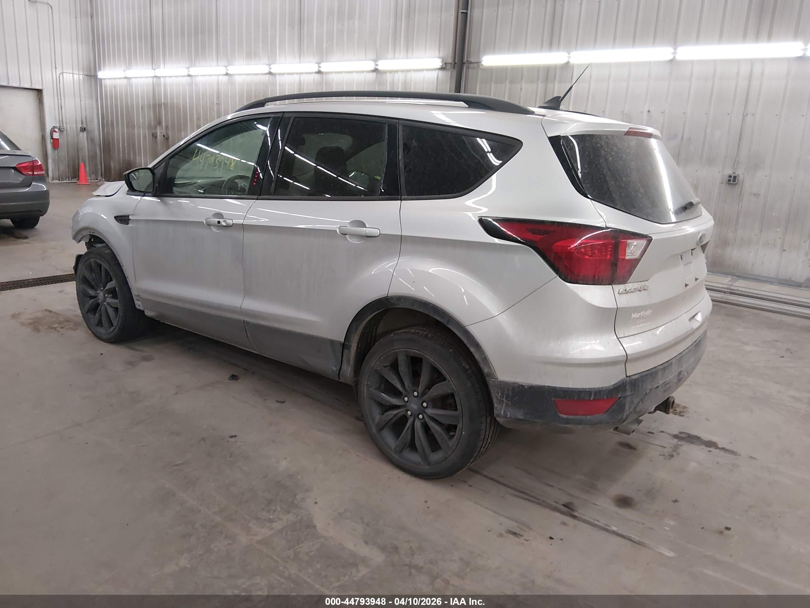 FORD ESCAPE image 3