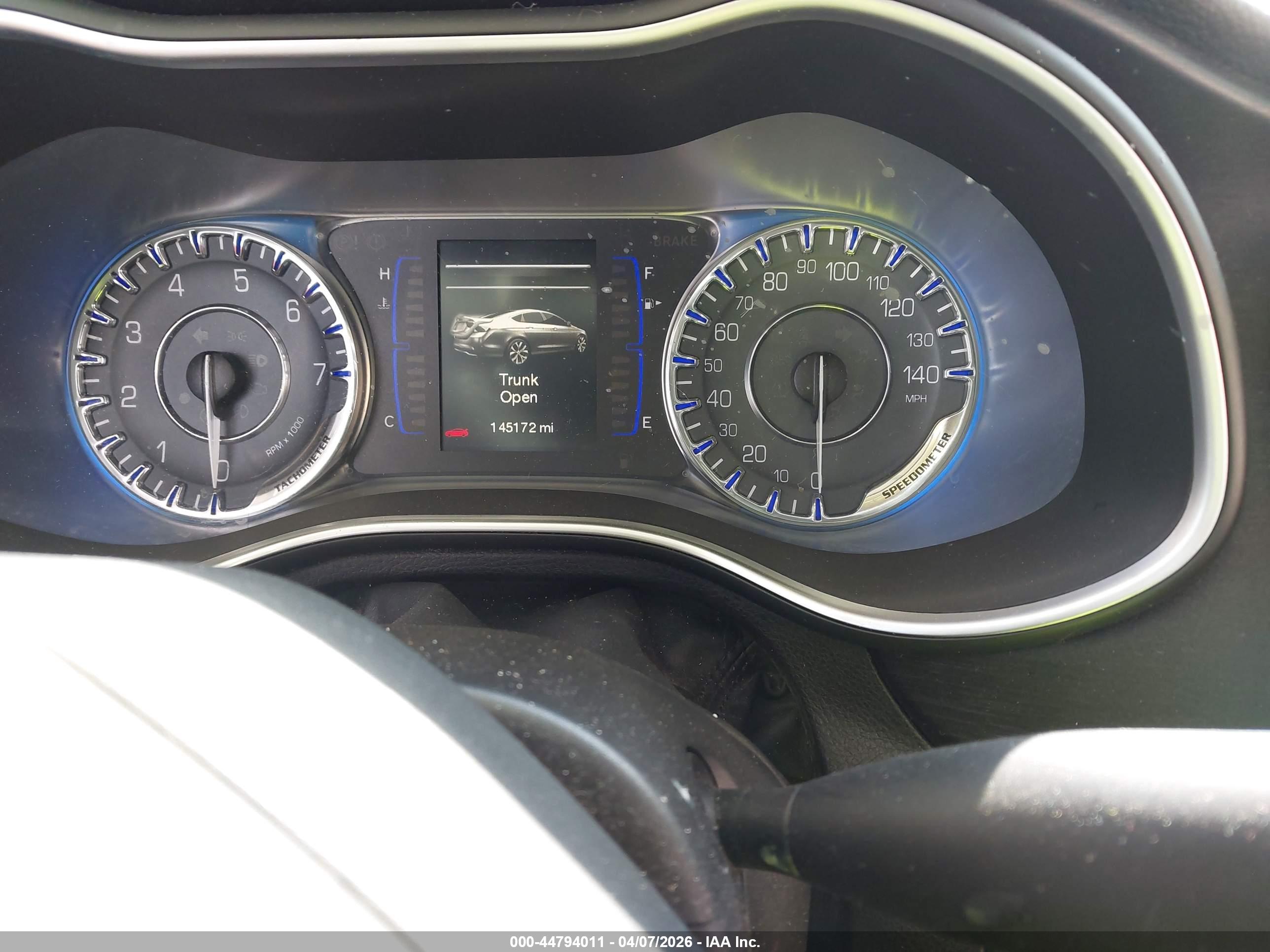 CHRYSLER 200 image 7