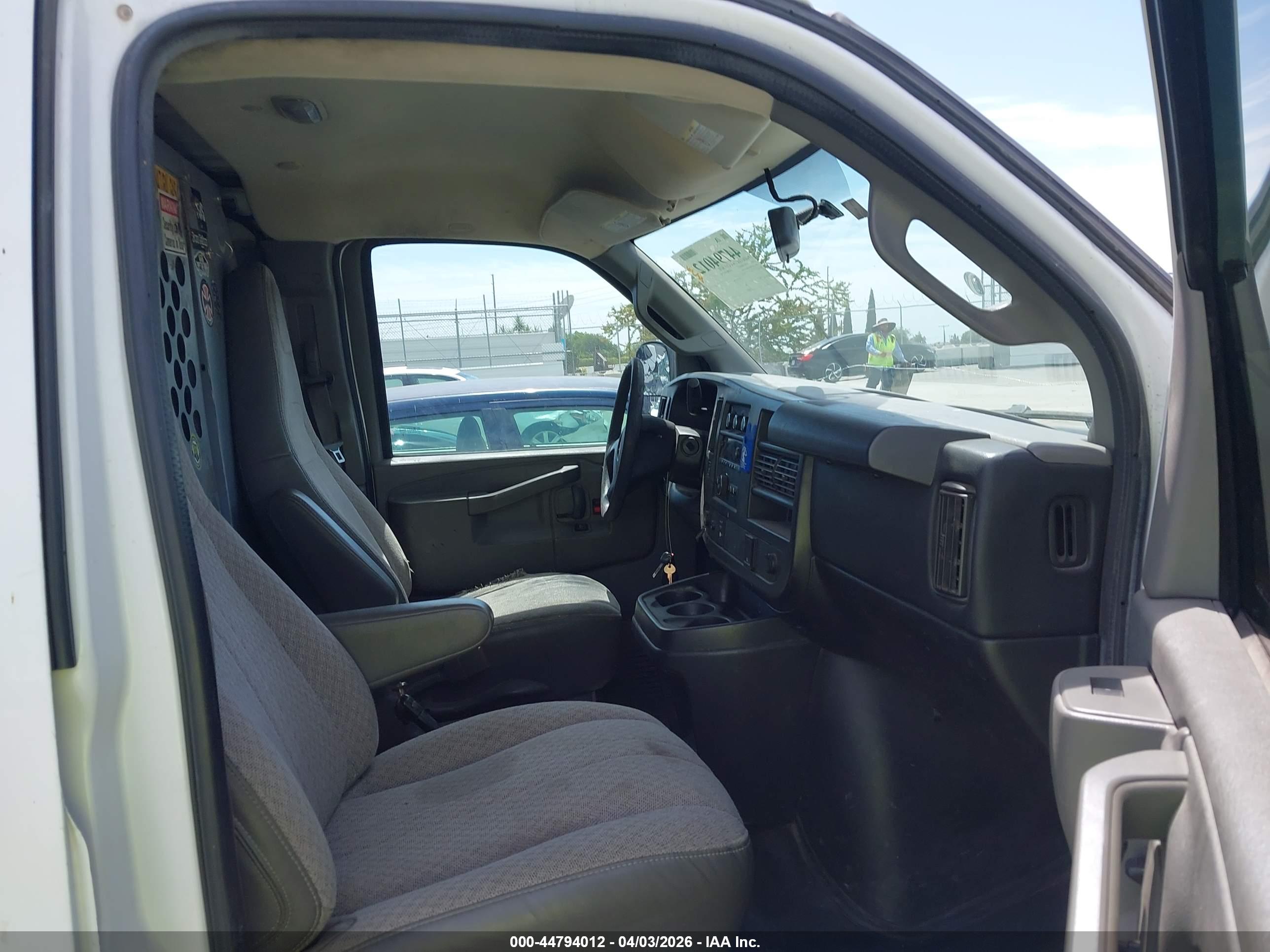 CHEVROLET EXPRESS image 5