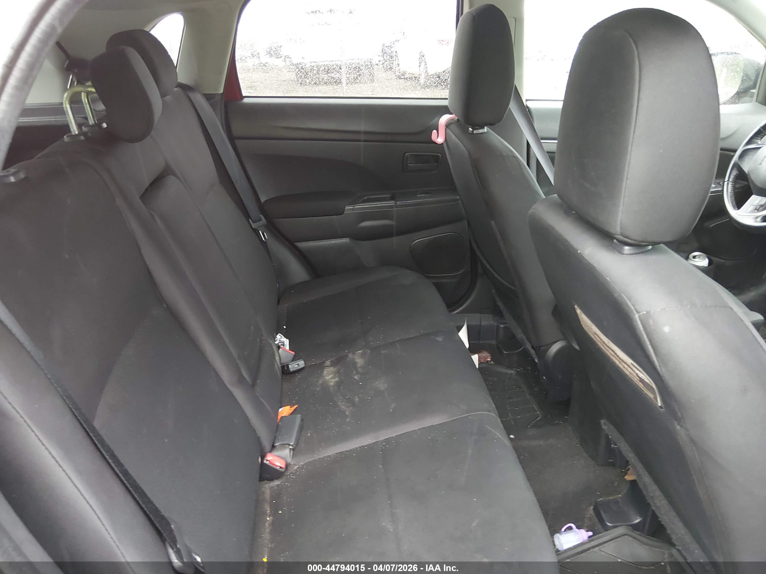 MITSUBISHI OUTLANDER image 8