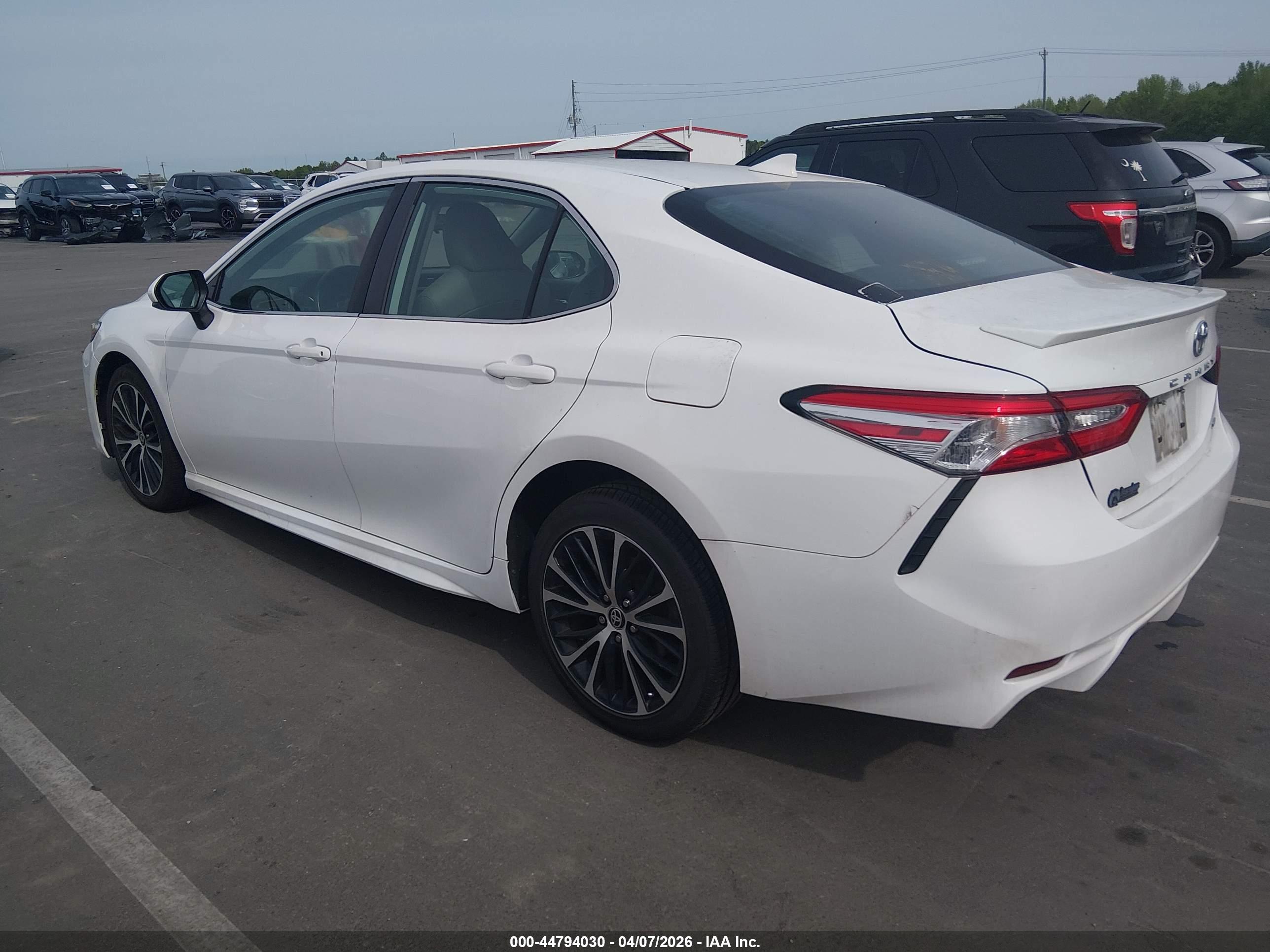 TOYOTA CAMRY image 3