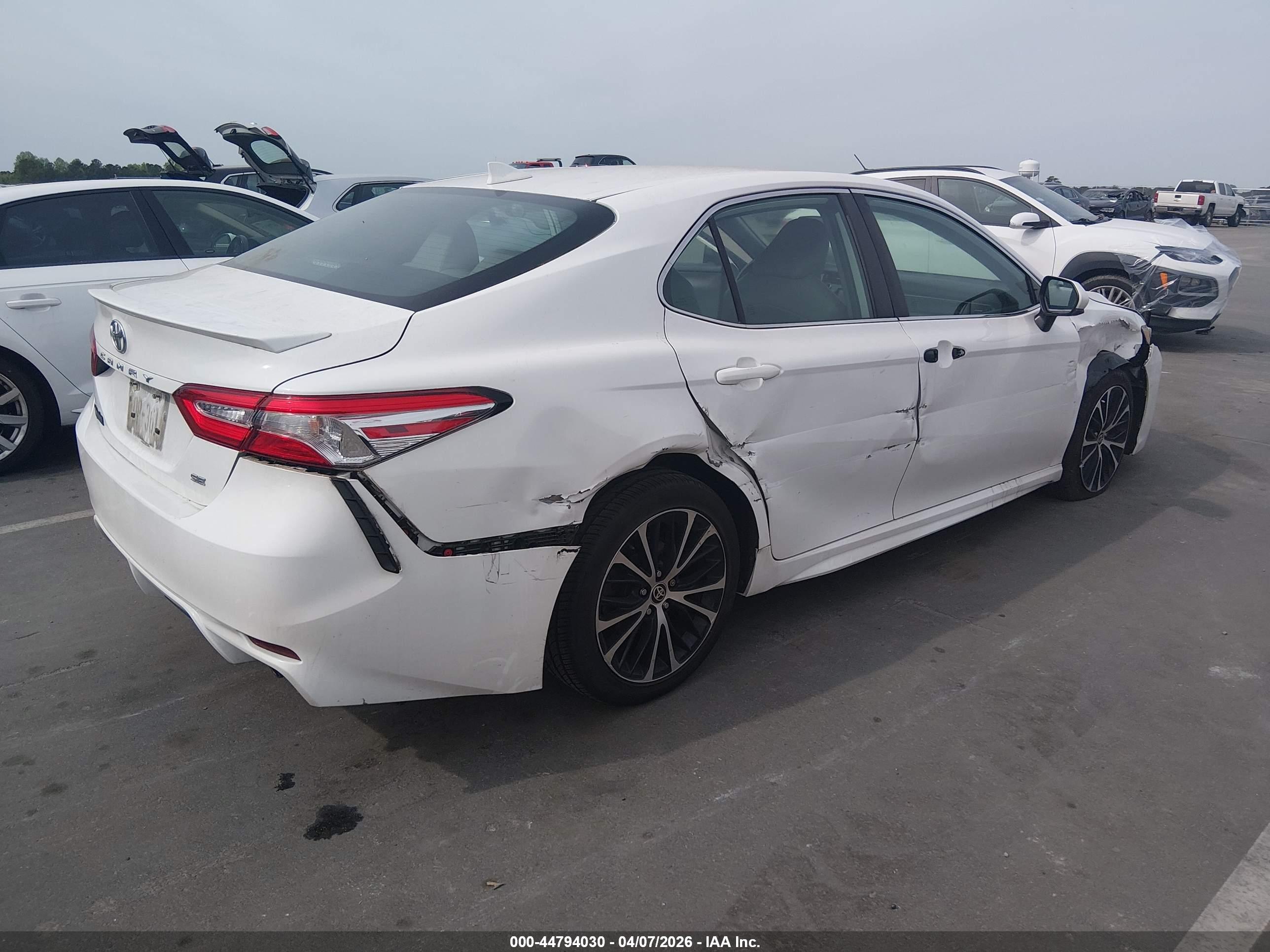 TOYOTA CAMRY image 4
