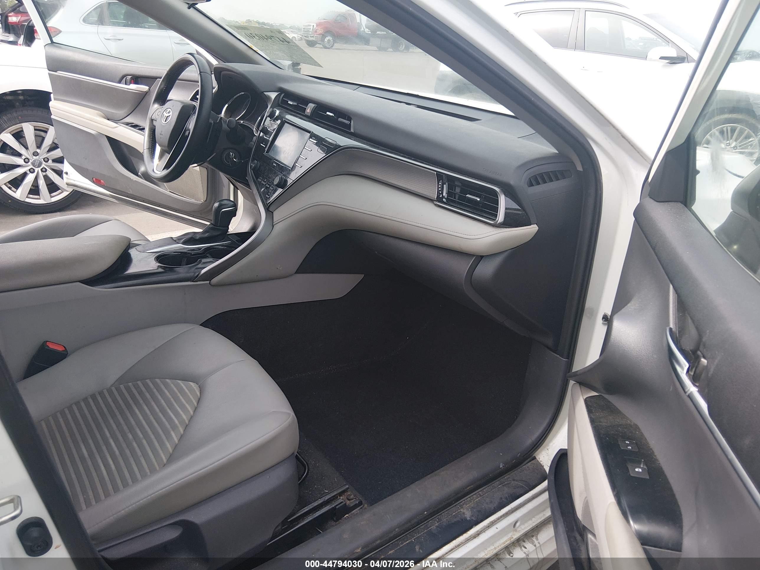 TOYOTA CAMRY image 5