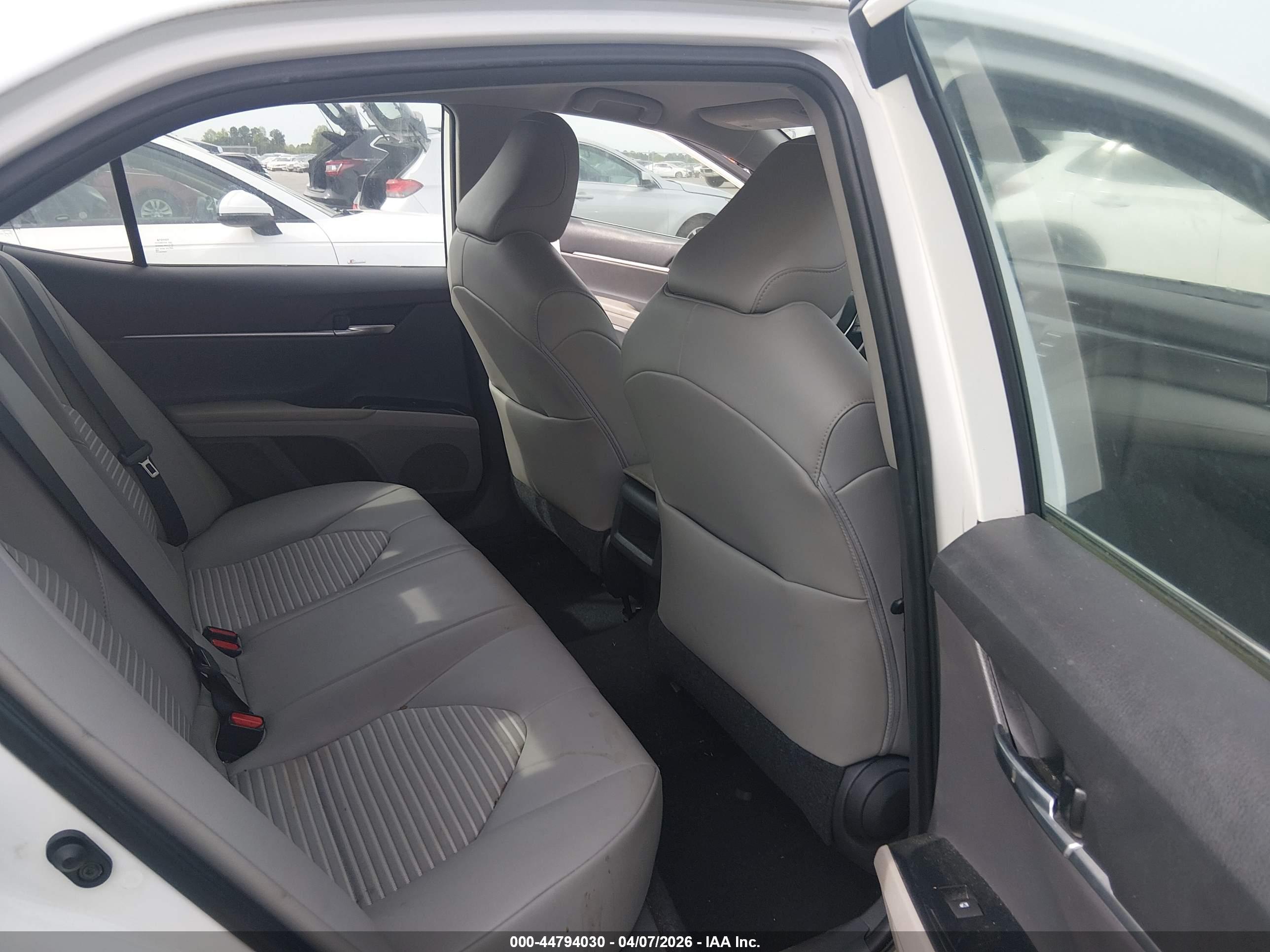 TOYOTA CAMRY image 8