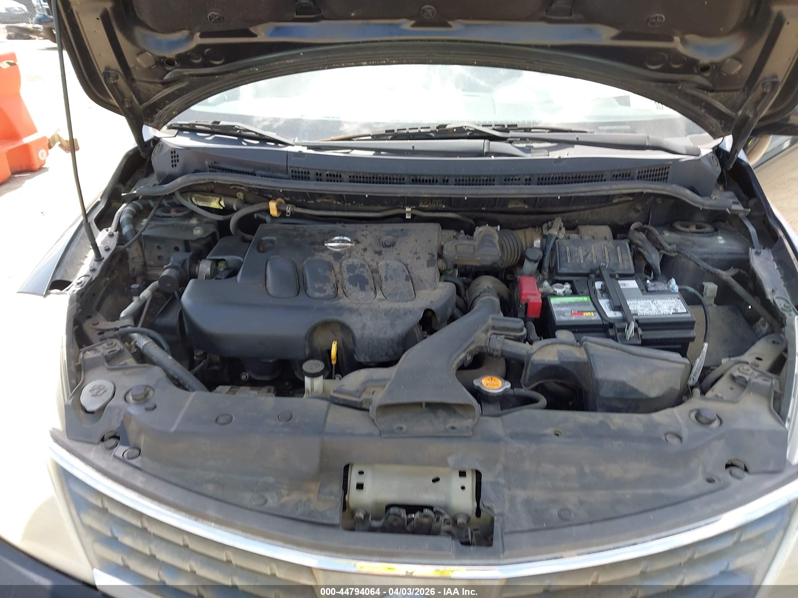 NISSAN VERSA image 10