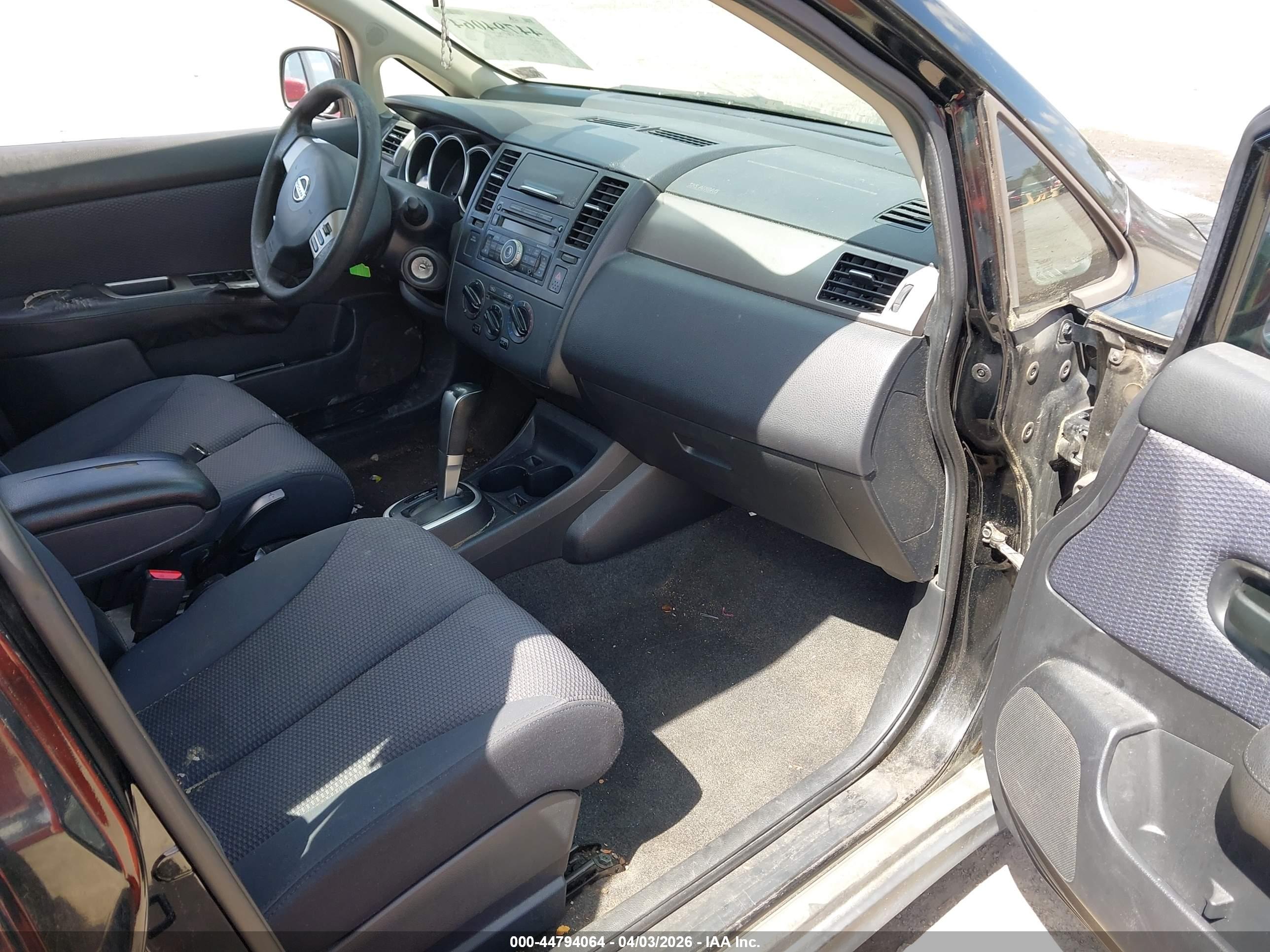 NISSAN VERSA image 5