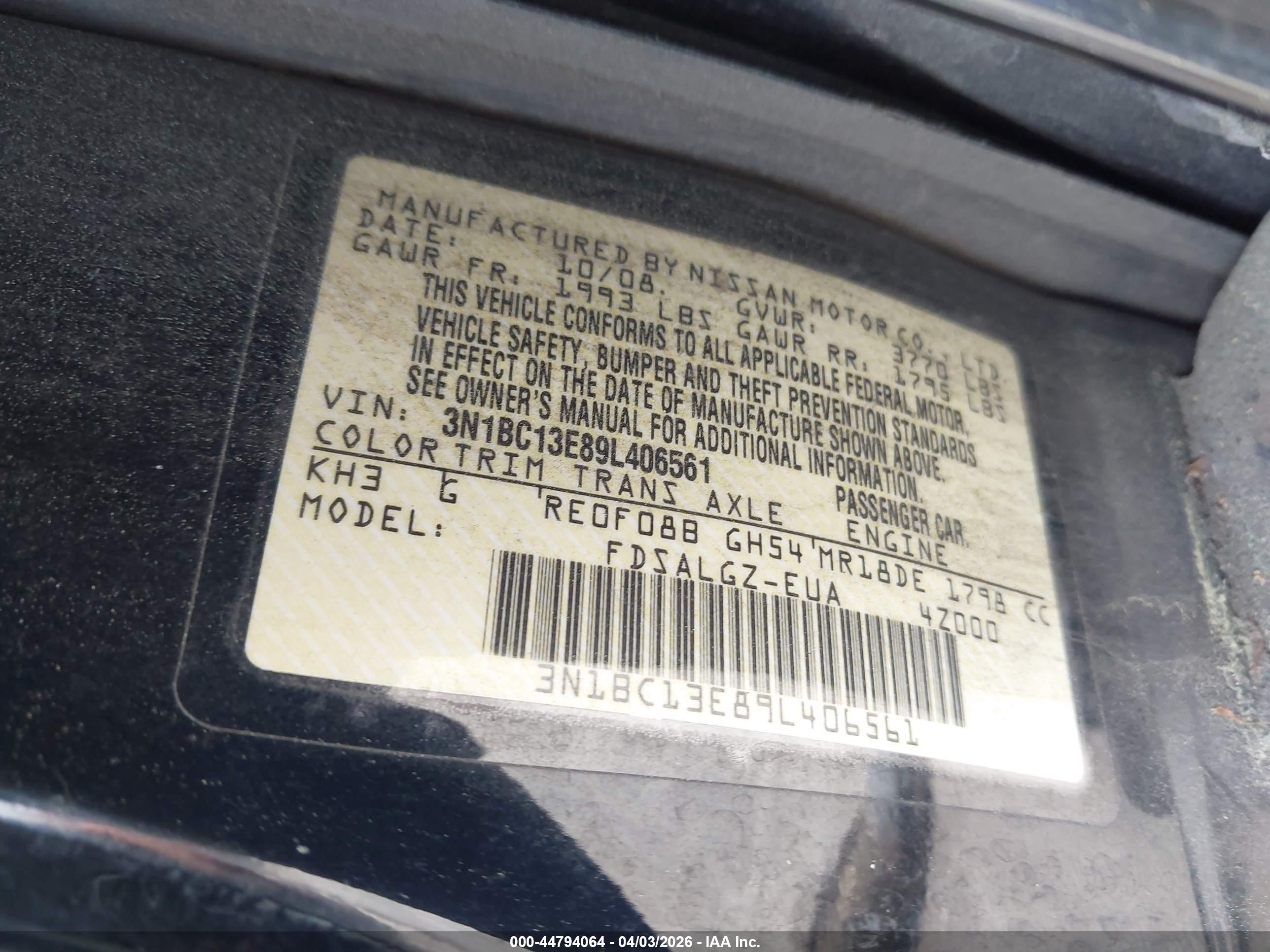 NISSAN VERSA image 9