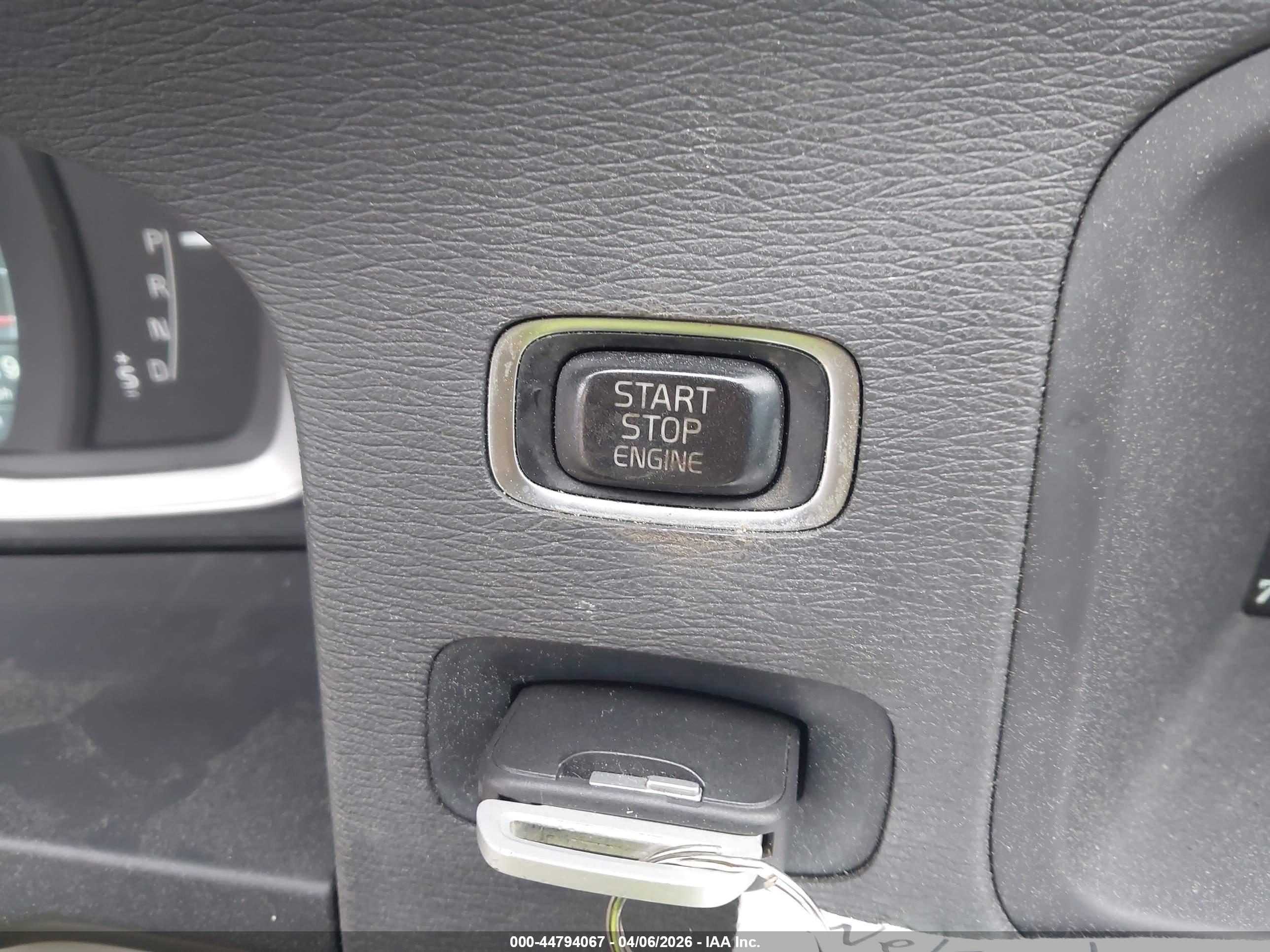 VOLVO V60 image 11