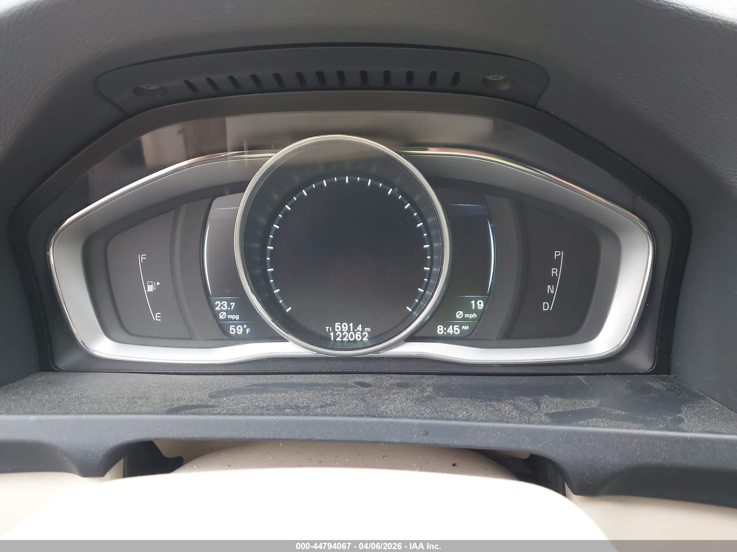 VOLVO V60 image 7