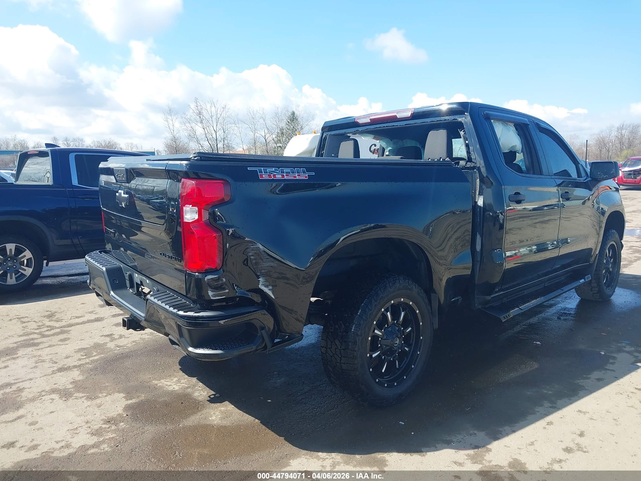 CHEVROLET SILVERADO image 4