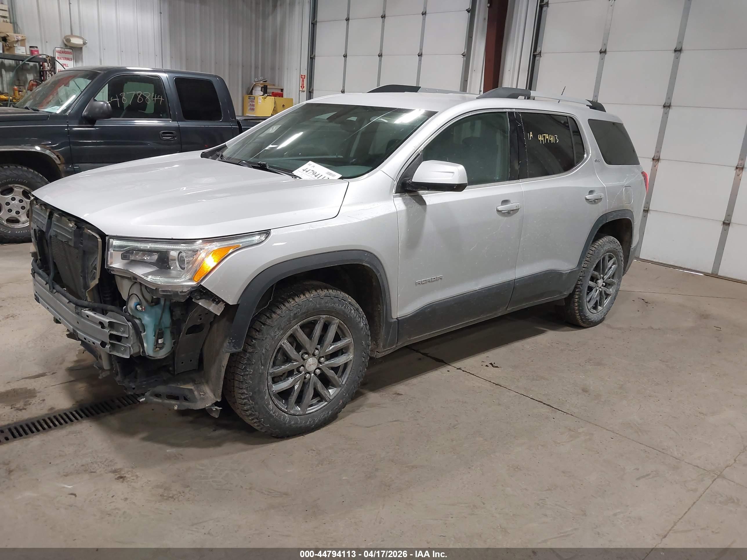 GMC ACADIA image 2