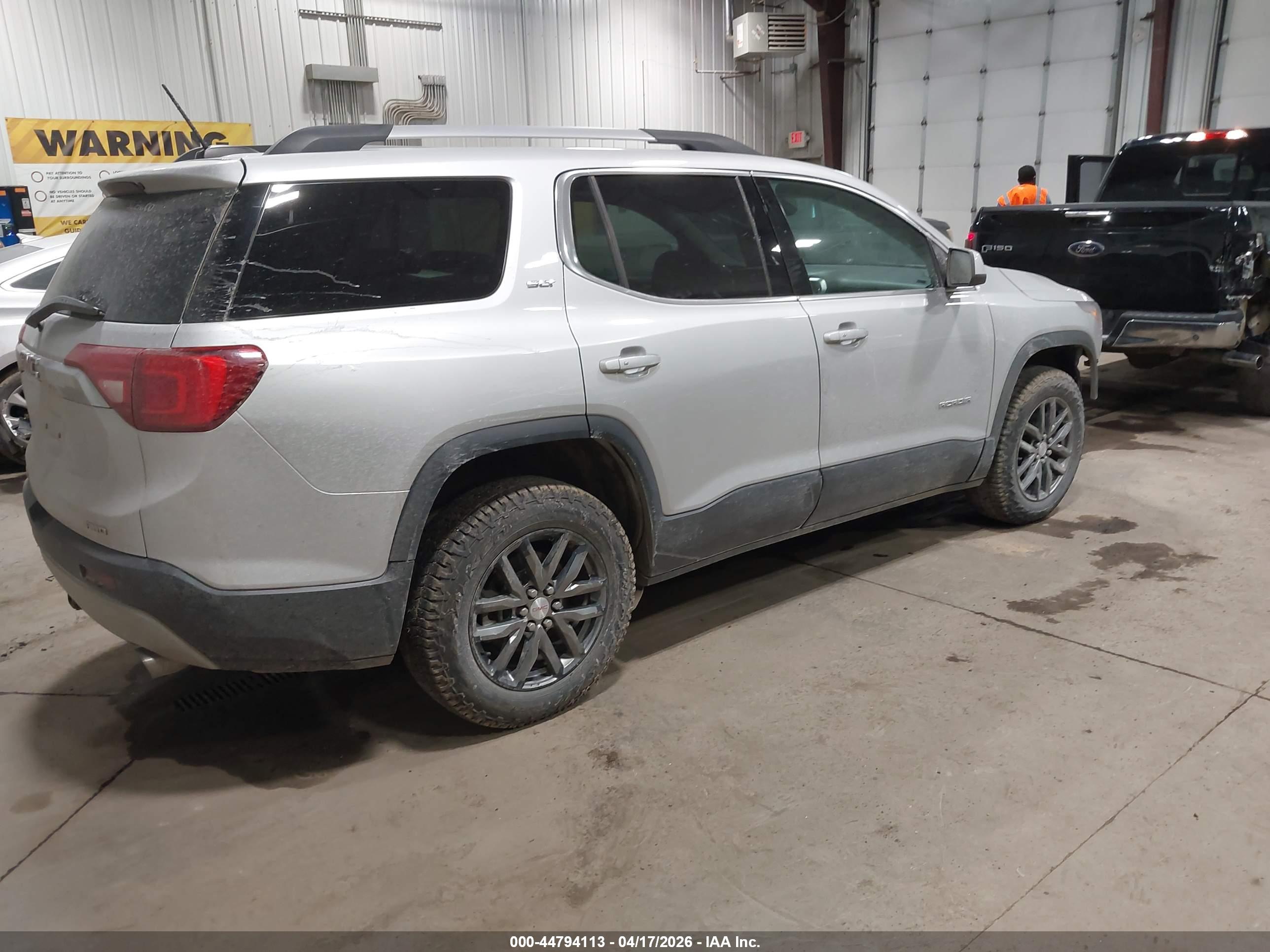 GMC ACADIA image 4