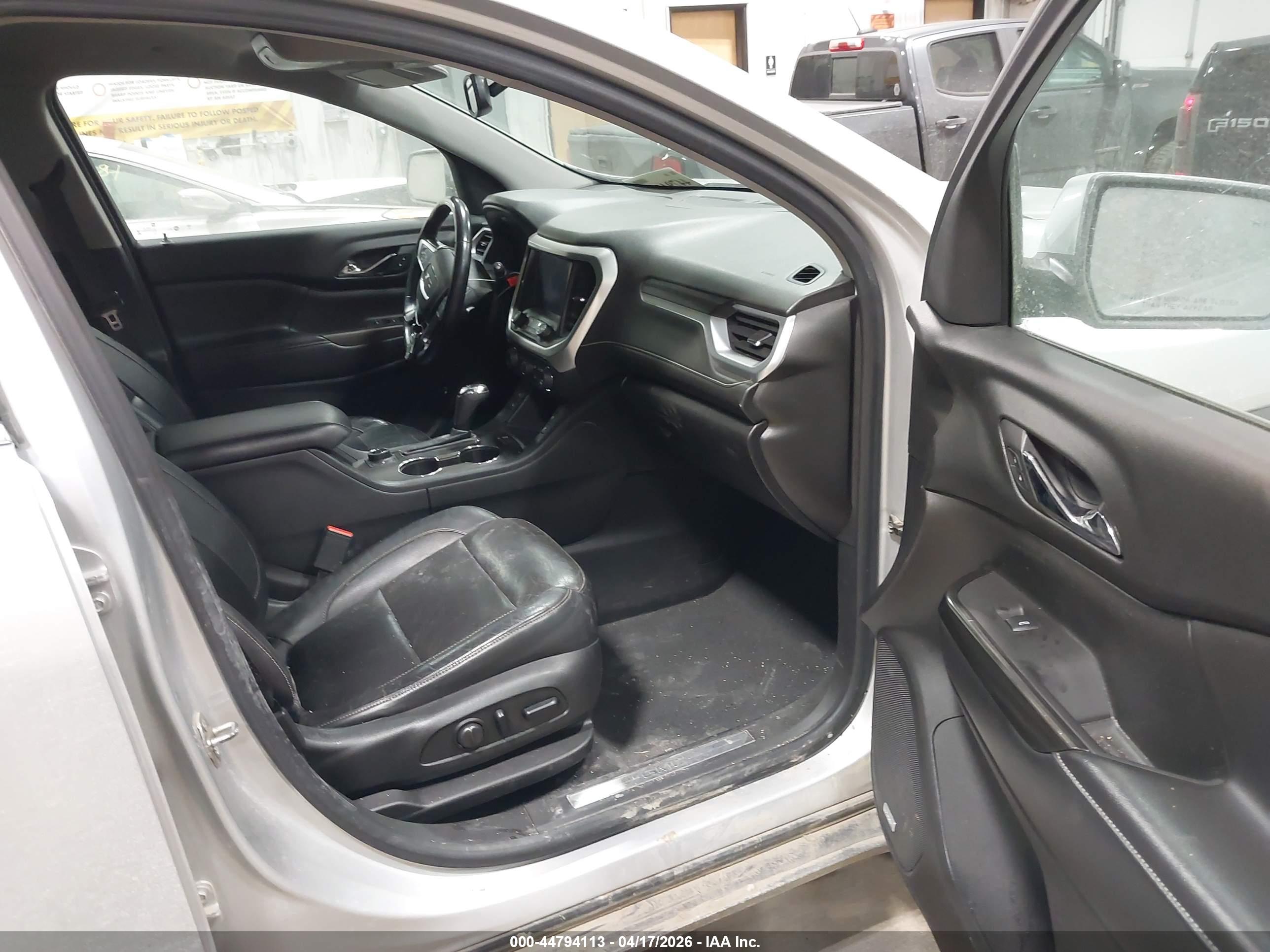 GMC ACADIA image 5
