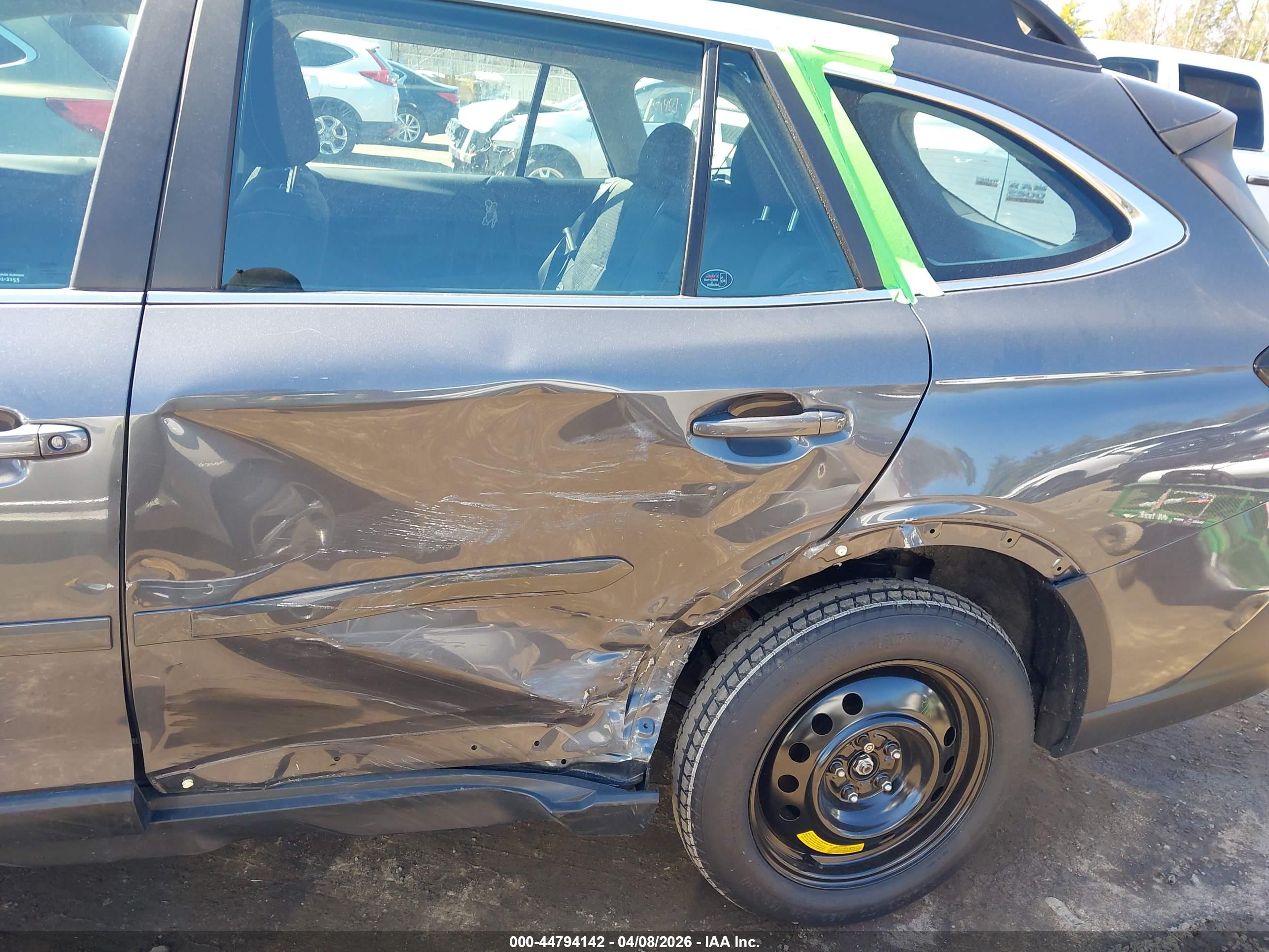 SUBARU OUTBACK image 6