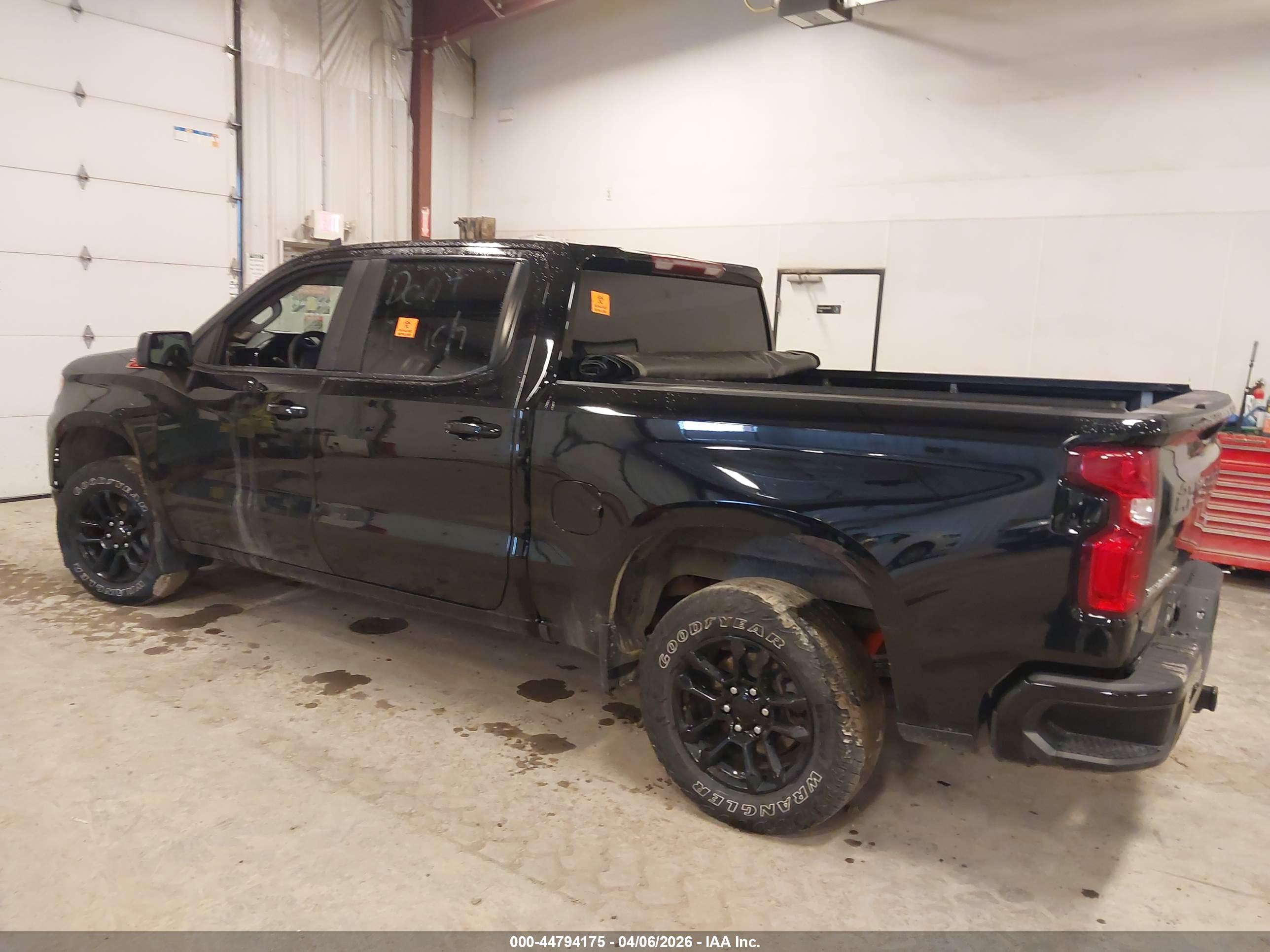 CHEVROLET SILVERADO image 3